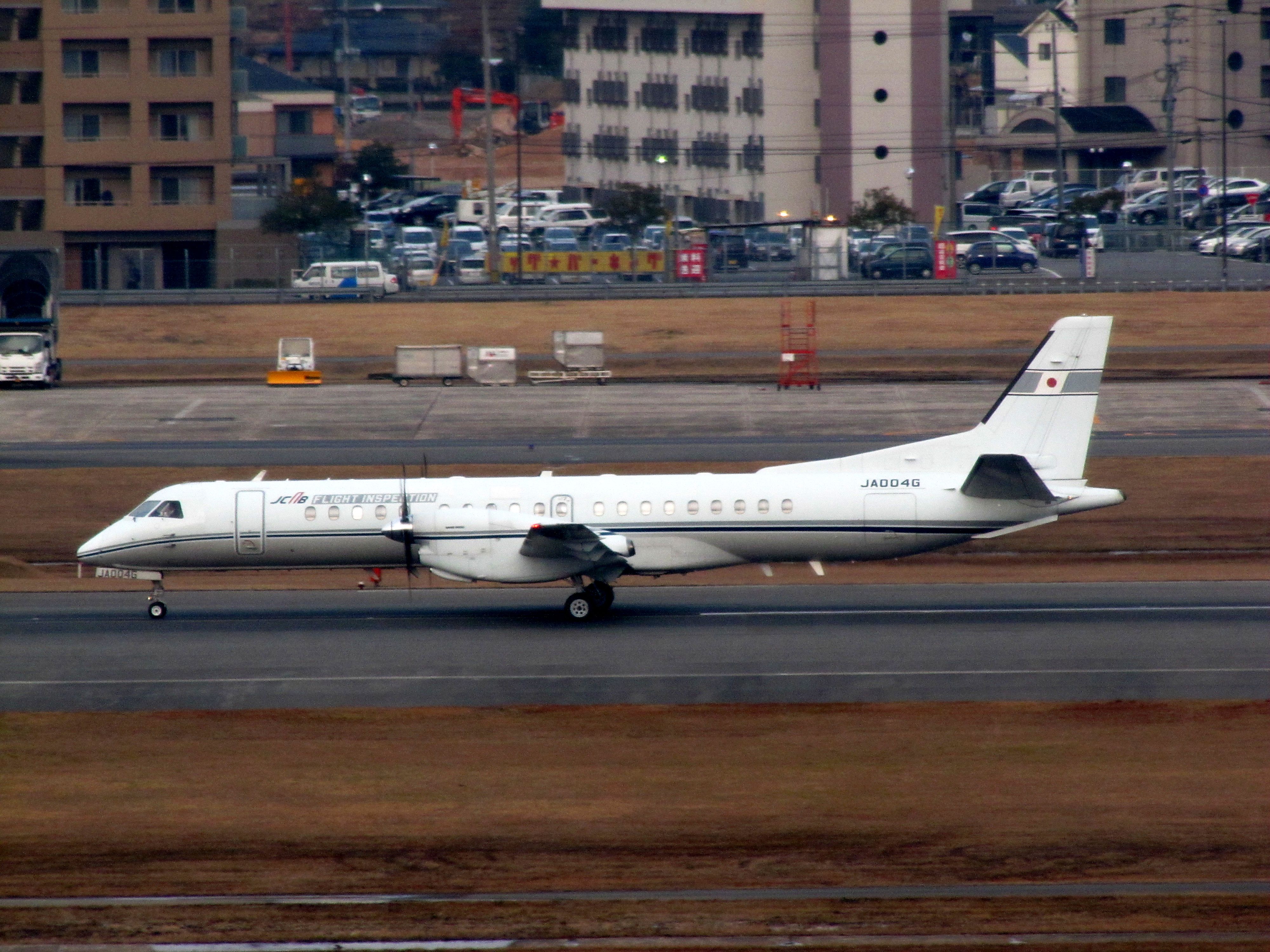 JCAB Saab 2000 JA004G en el aeropuerto de Fukuoka (2)