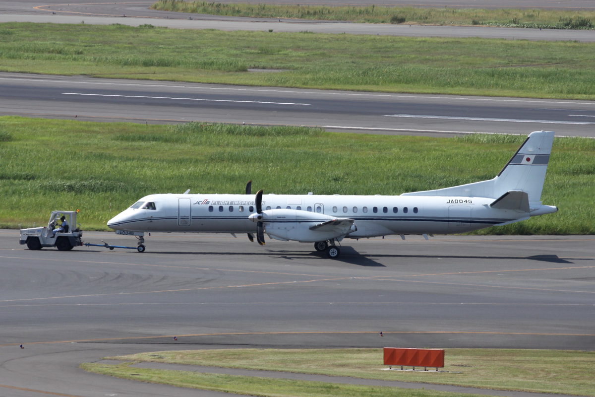 JCAB Saab 2000 JA004G no aeroporto internacional de Tóquio