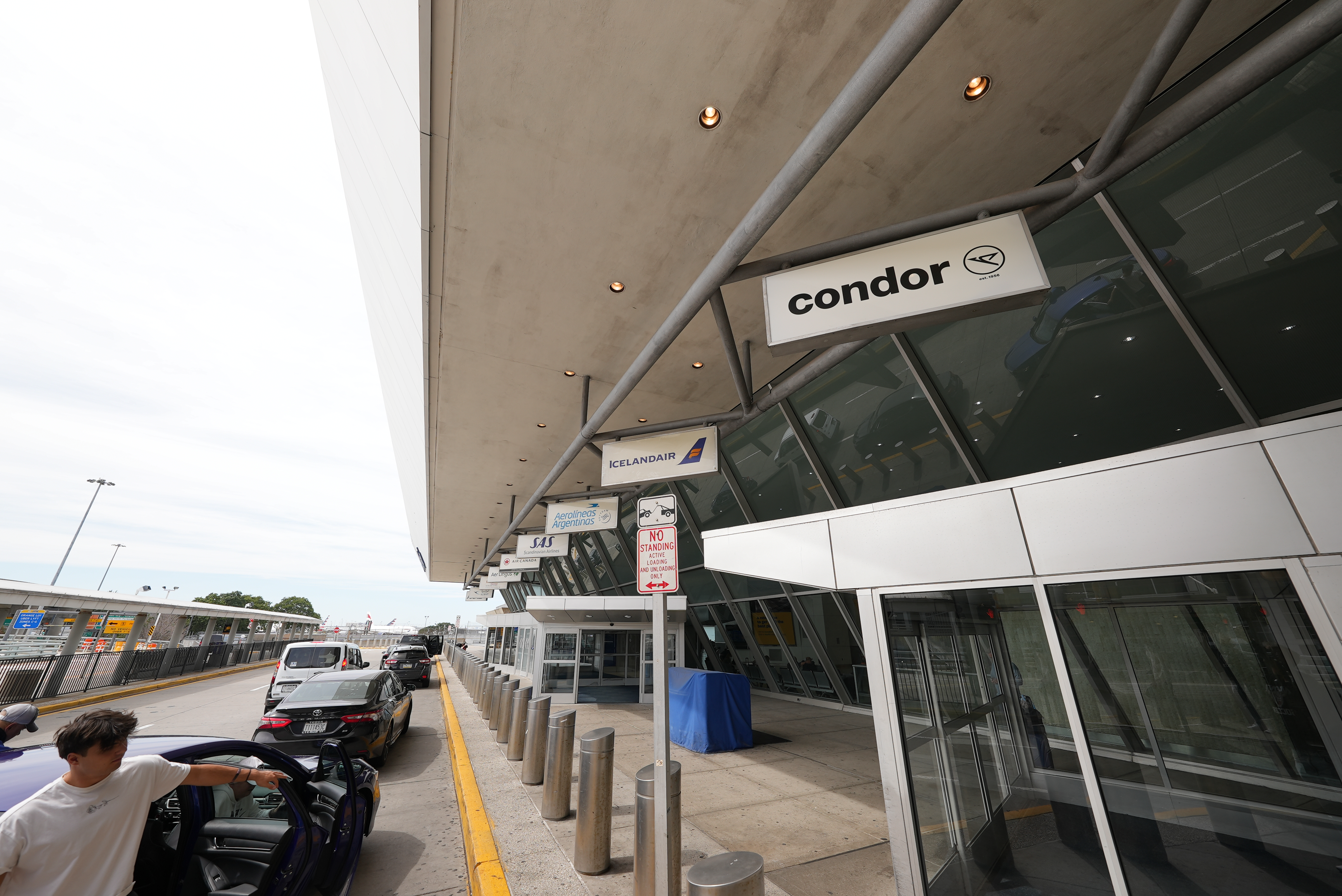 JFK Terminal 7, extérieur (Quintin Soloviev)