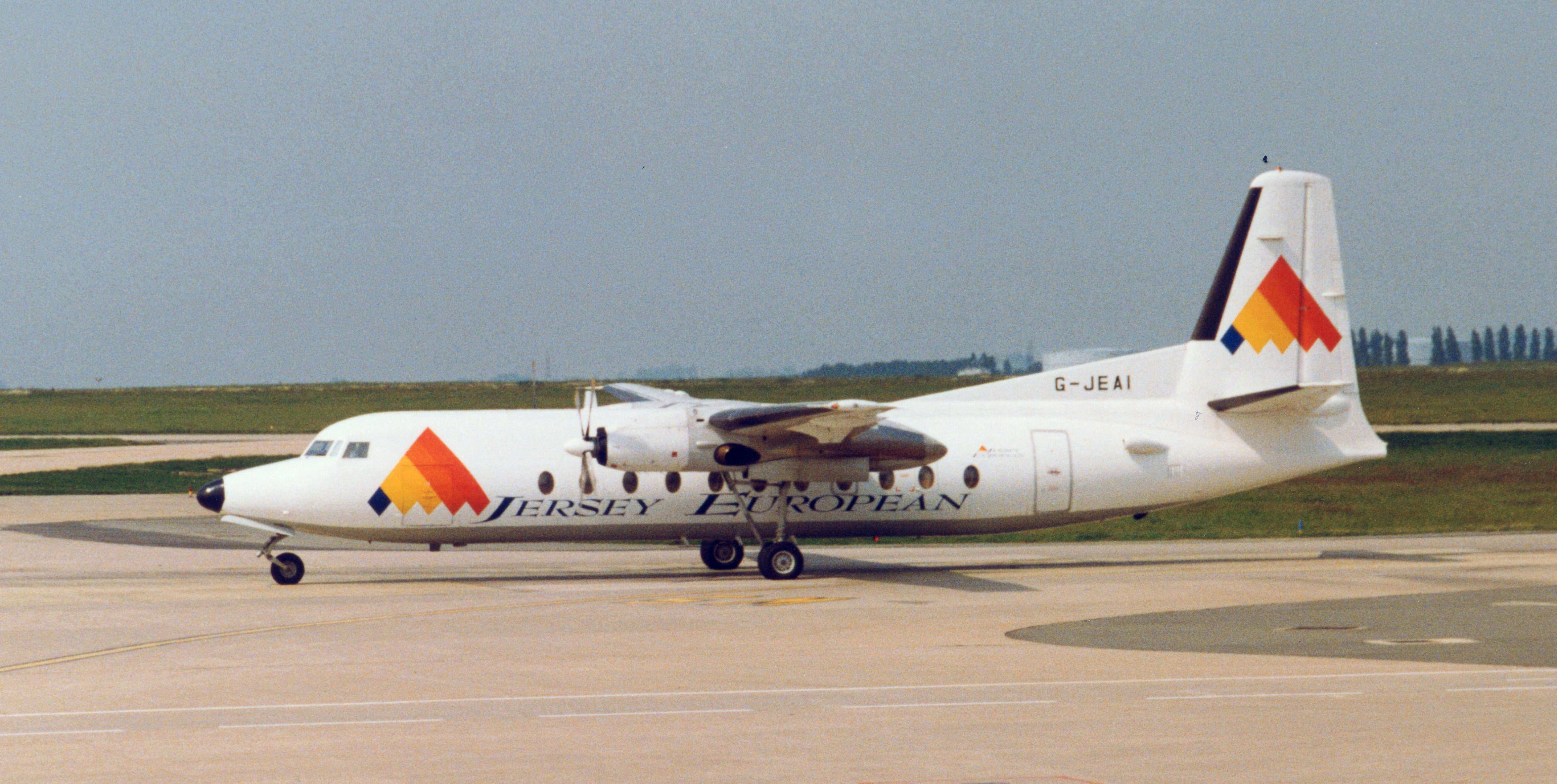 Jersey European Airways F27-500 G JEAI en París CDG, 1992