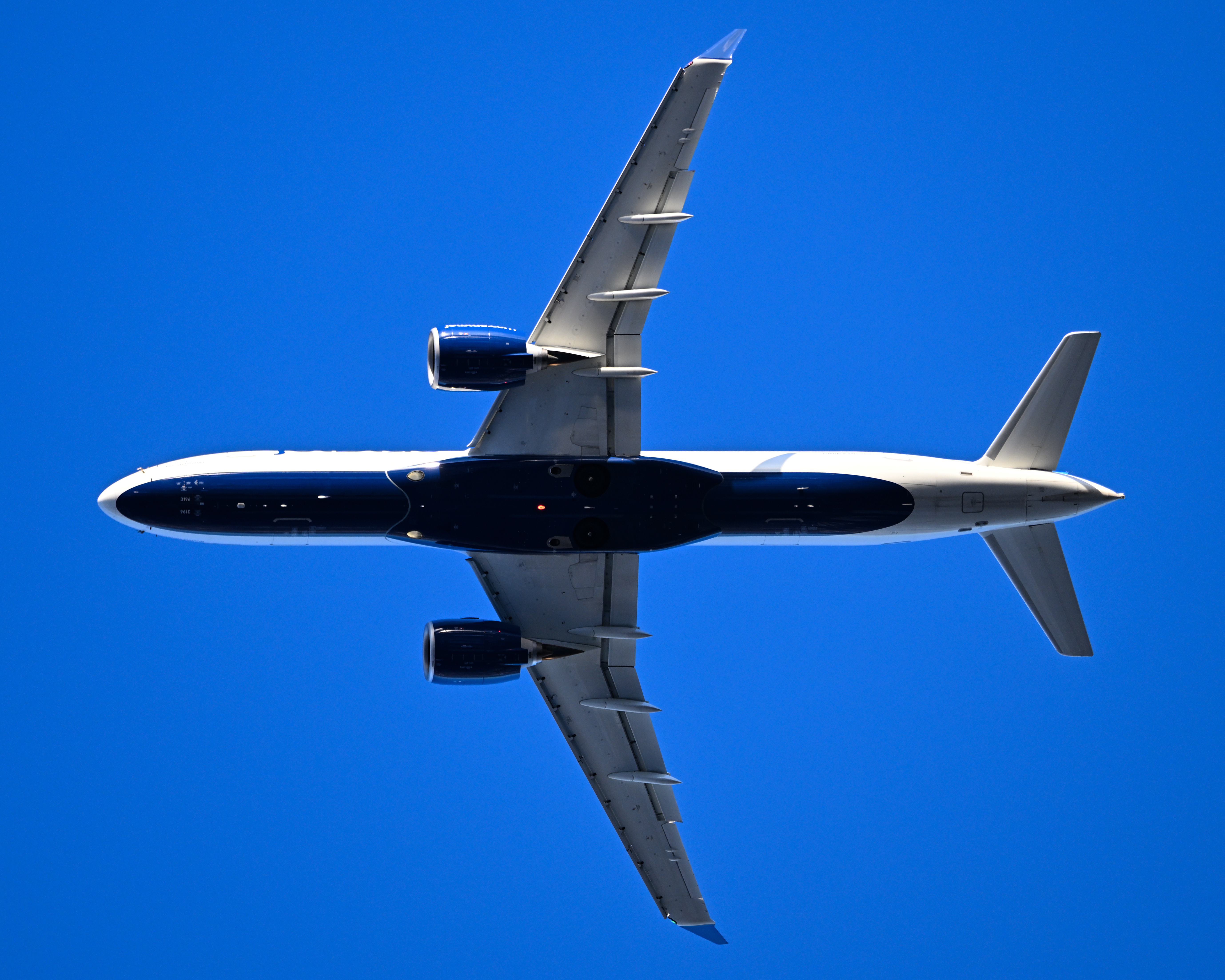 Jet Blue Airbus A220-300 N3196J planform view