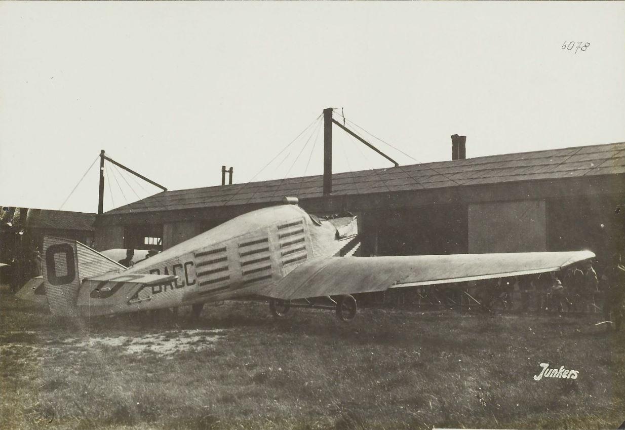 Junkers F 13 transportando pombos-correio, 1919