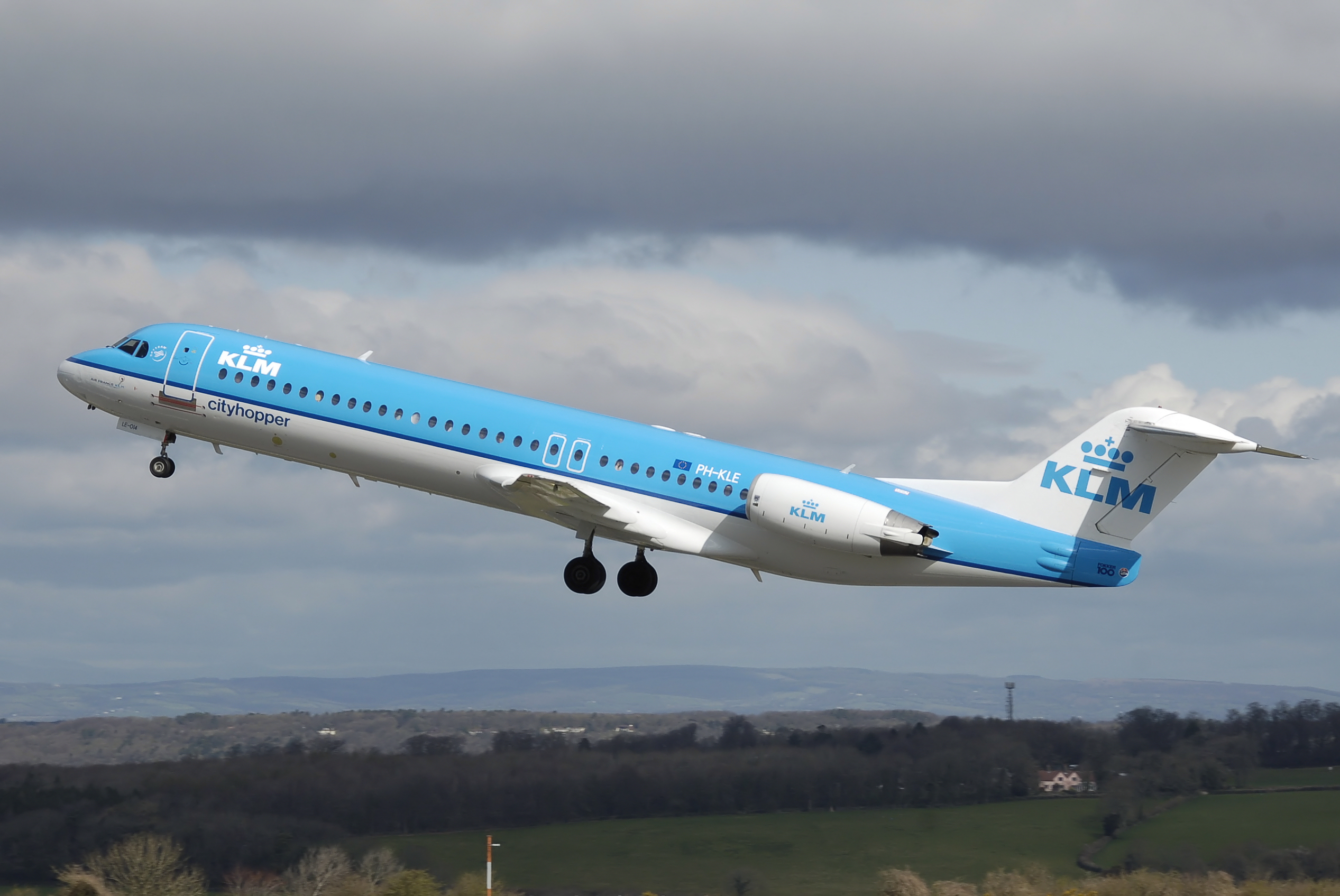 Klm cityhopper fokker100 ph-kle arp