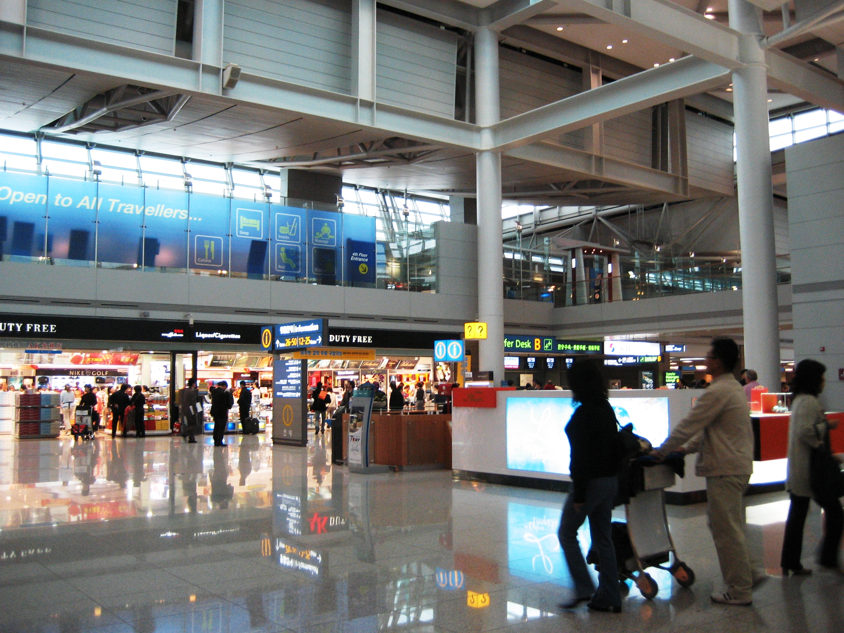 ¿Por porque los aeropuertos son tan caros?