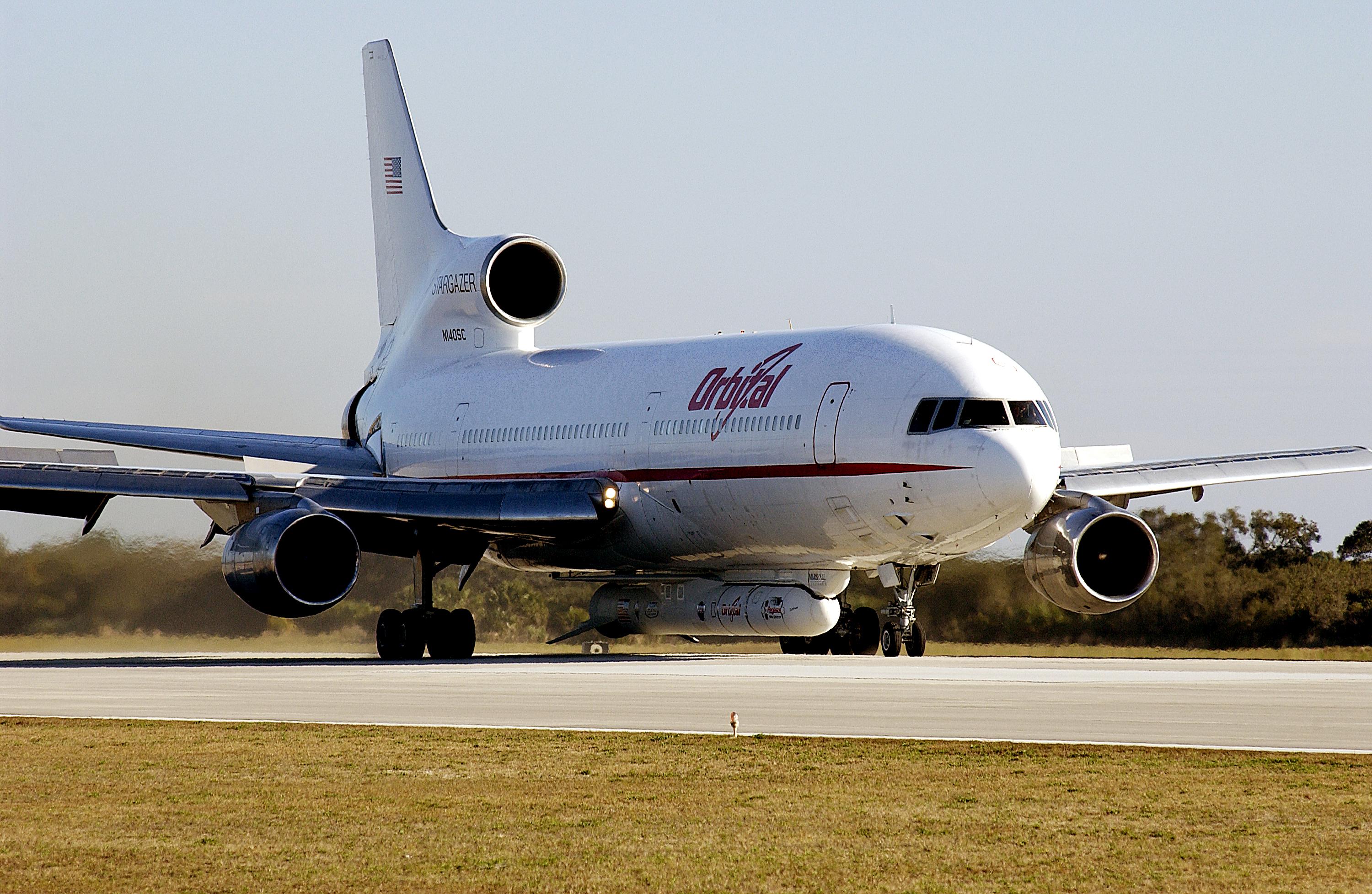 L-1011 with Pegasus XL rocket (Galaxy Evolution Explorer) 18.02.2003