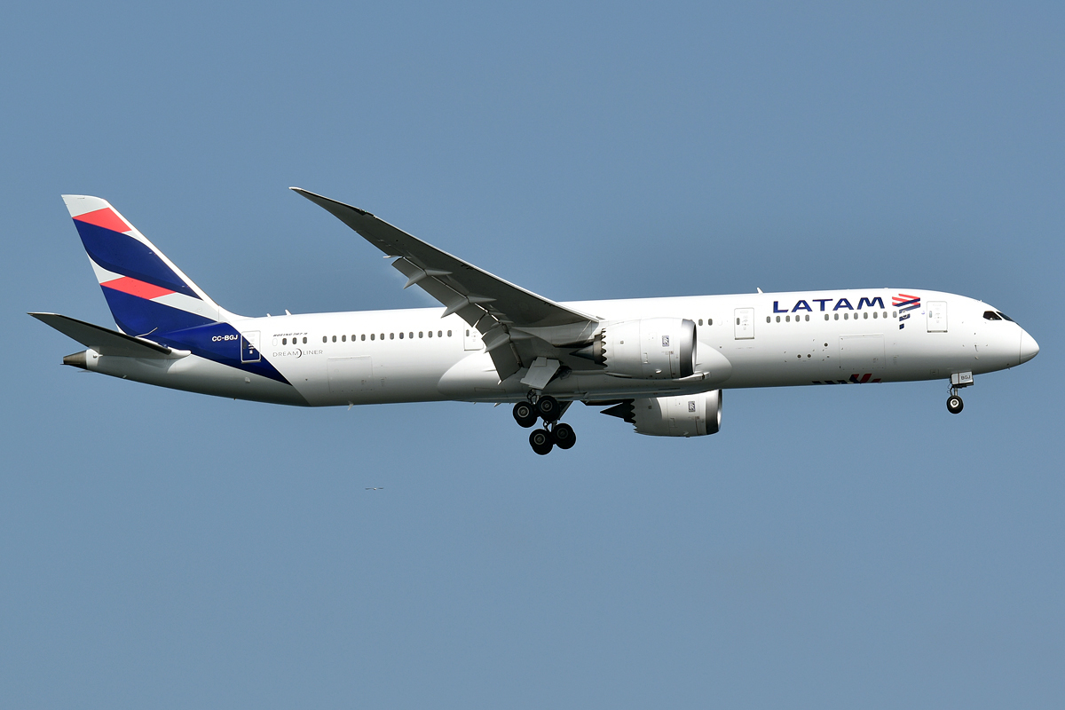 LATAM Airlines, CC BGJ, Boeing 787-9 Dreamliner