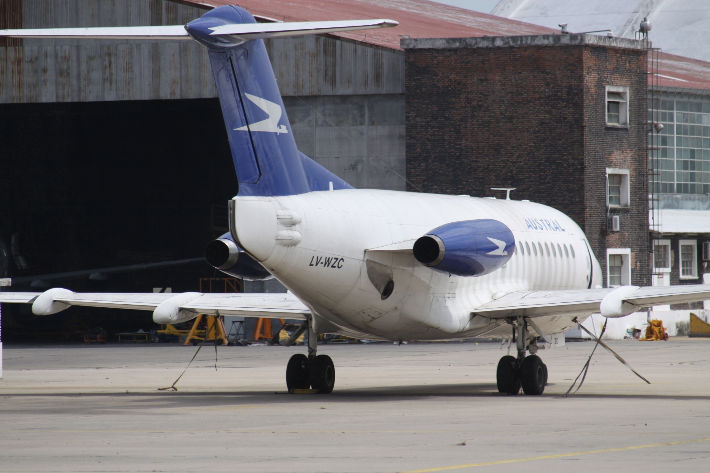 LV WZC Fokker 28 Austral