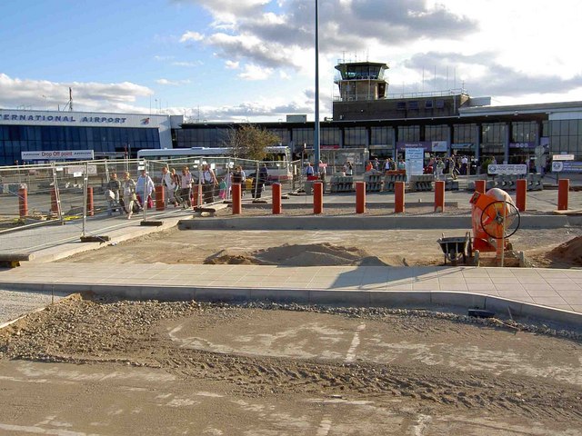 Terminal des Flughafens Leeds Bradford - geograph org uk