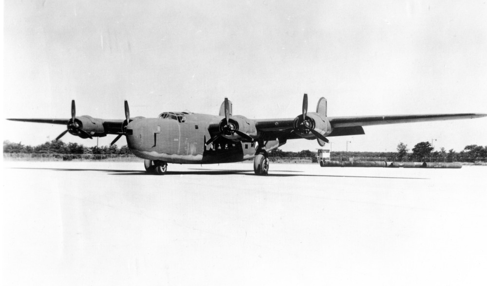 Liberator Express Consolidated C-87 em solo