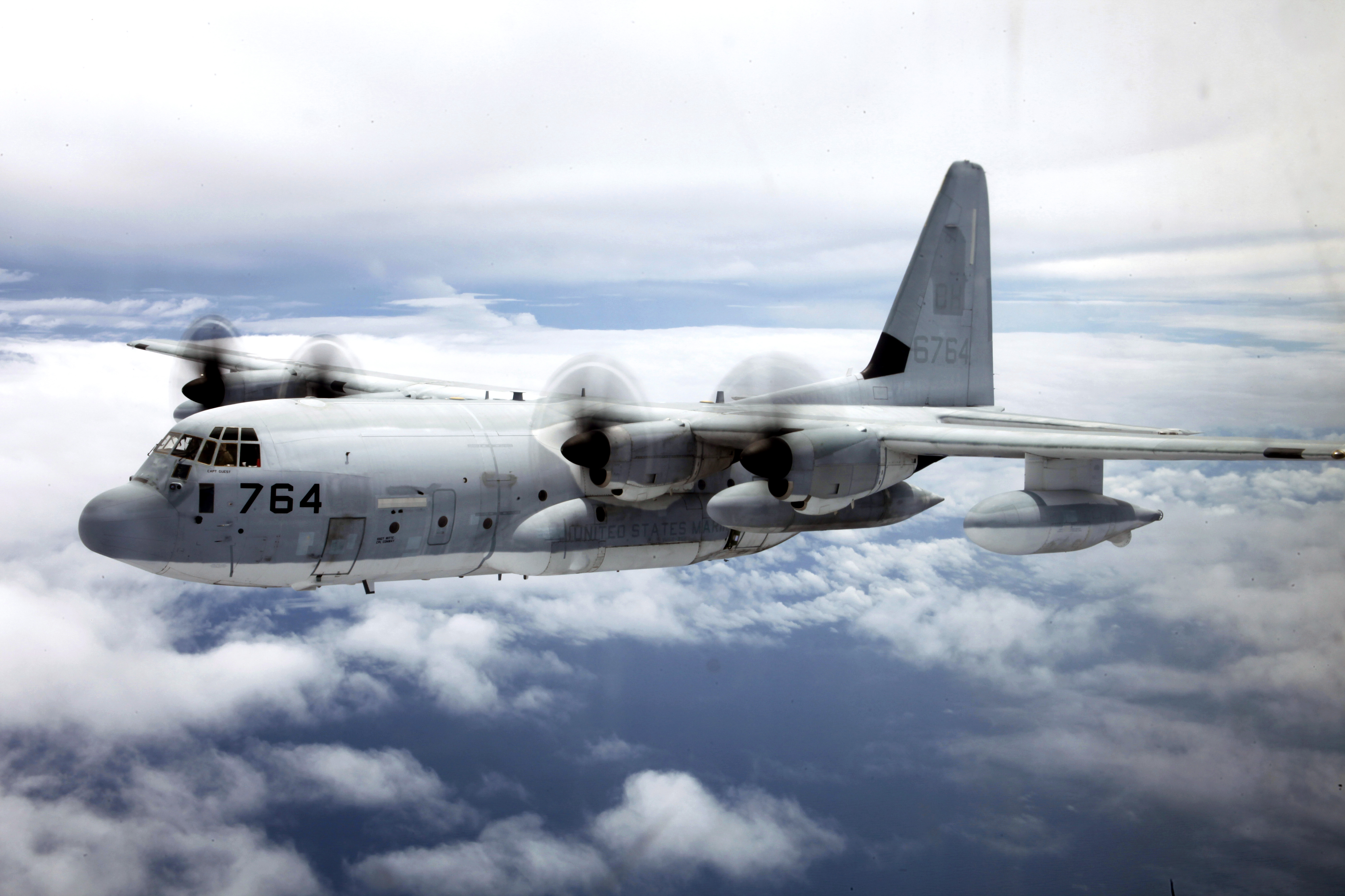 Lockheed Martin KC-130J Hercules des VMGR-252 im Flug über North Carolina, 22. Mai 2013