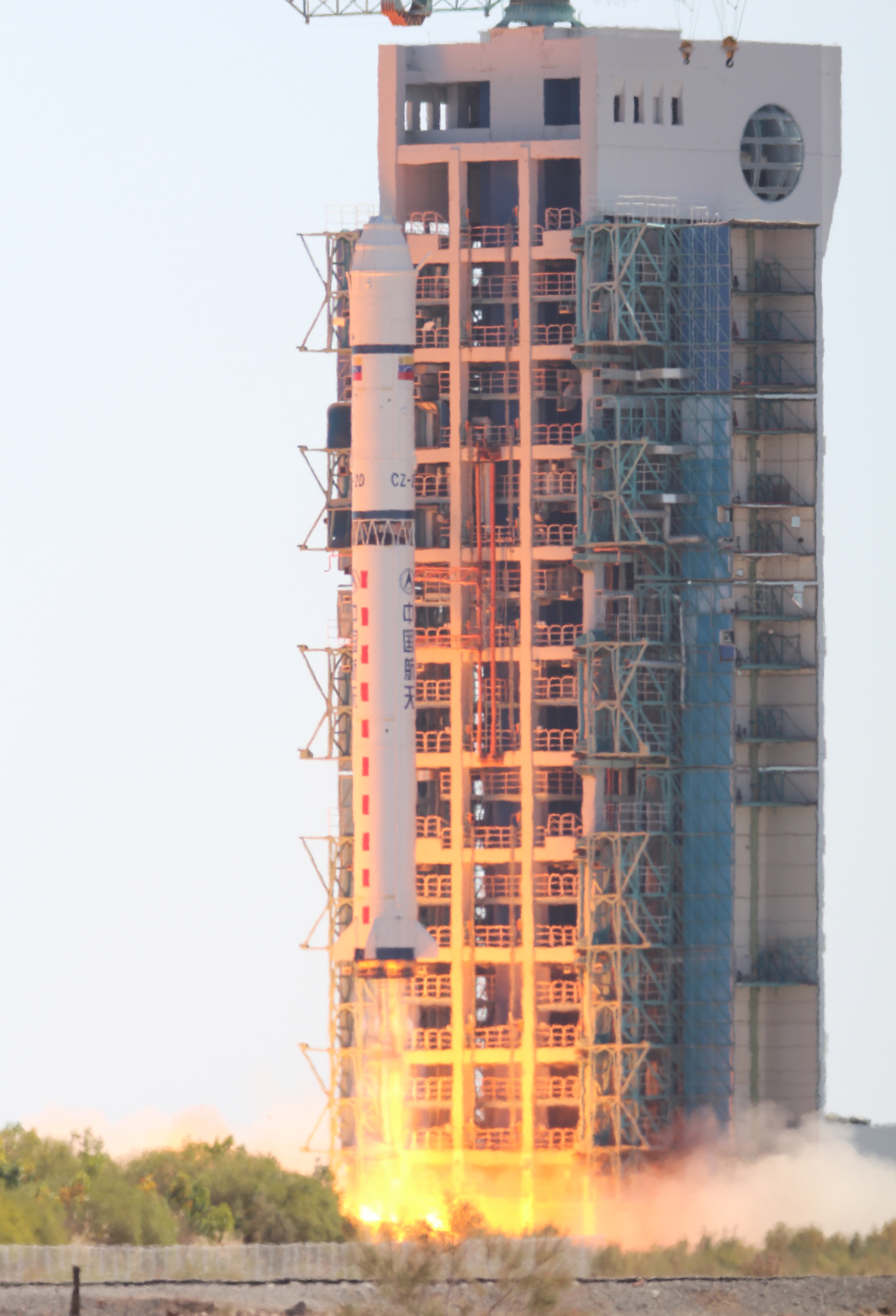 Long March 2D launching off pad with VRSS-1