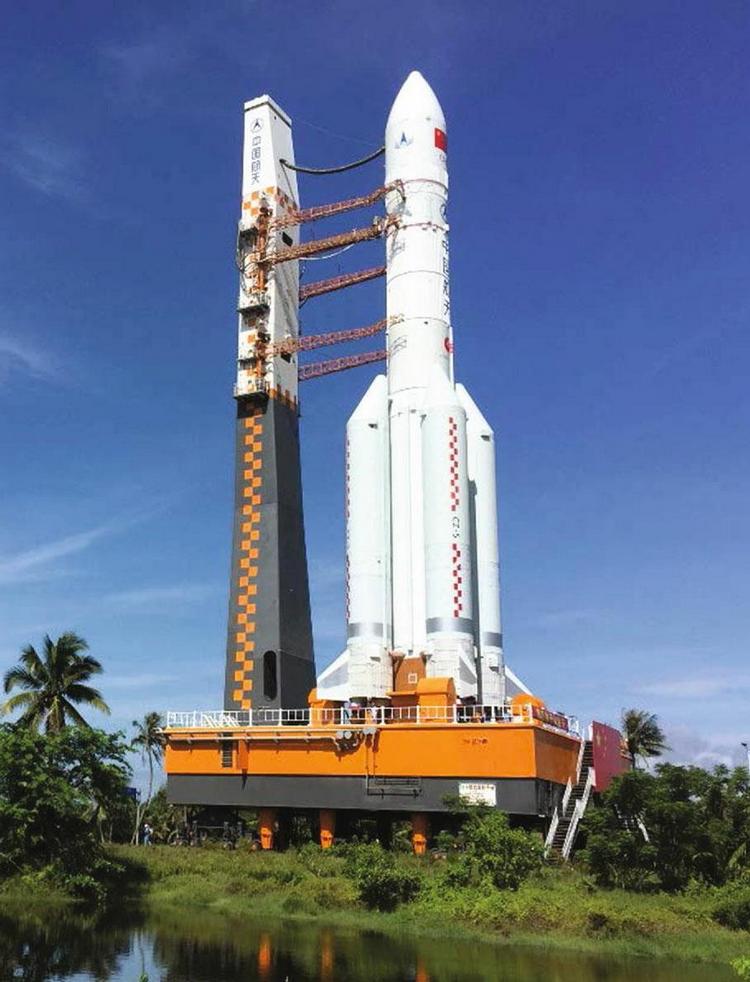Long March 5 durante o rollout em WSLS