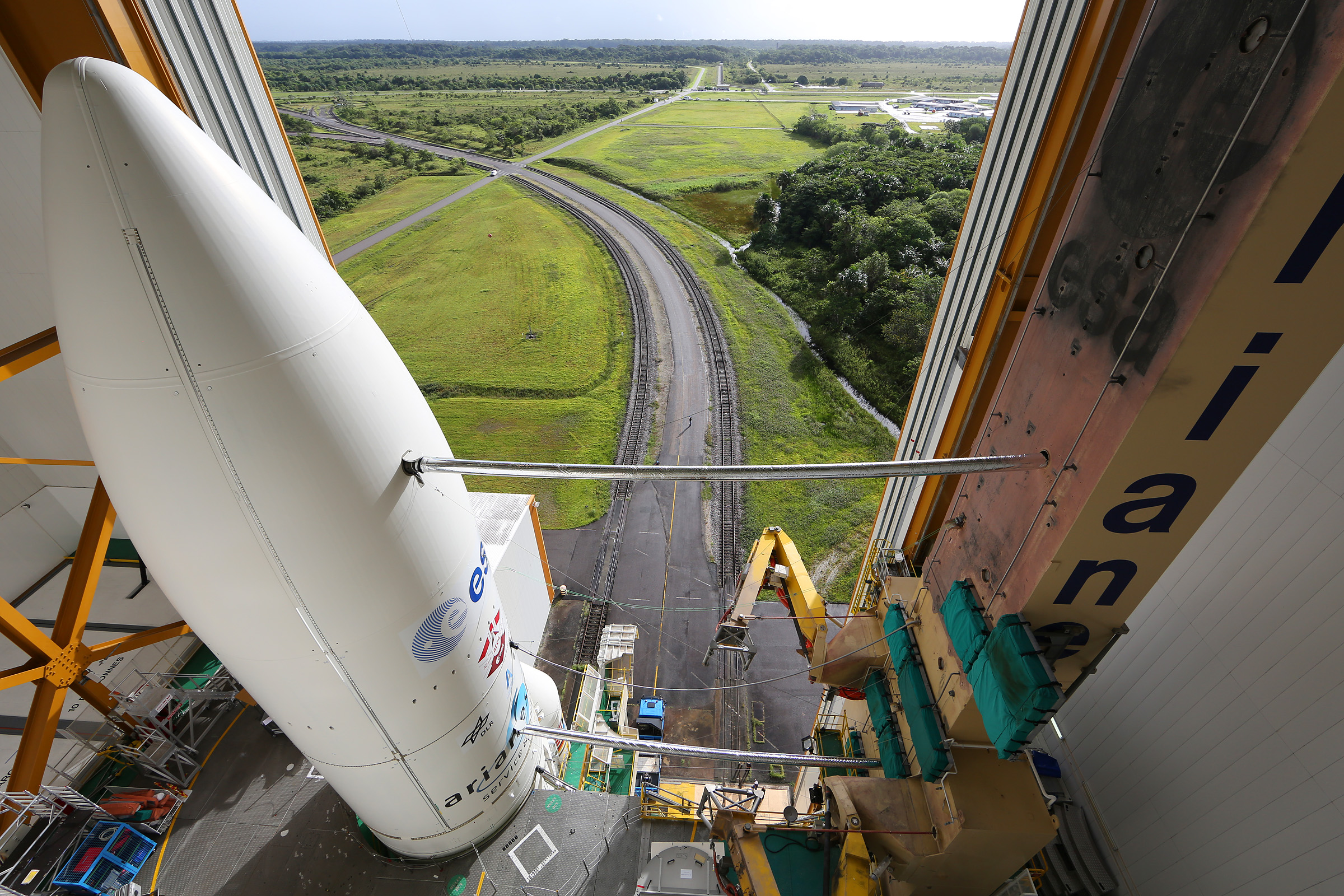 Long payload fairing of an Ariane 5 ES enclosing ATV-4