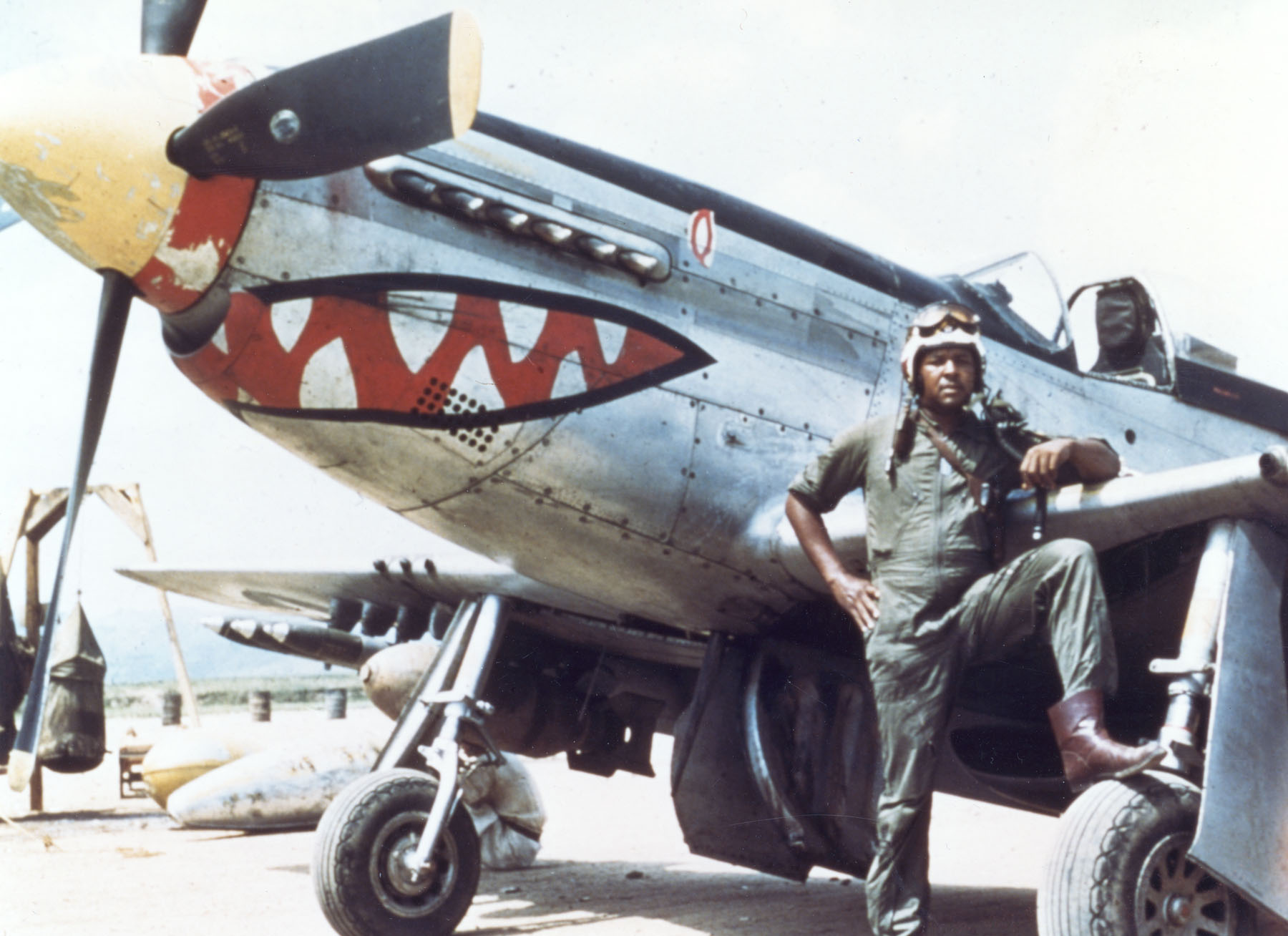 Lieutenant Daniel „Chappie“ James mit einer P-51 in Südkorea