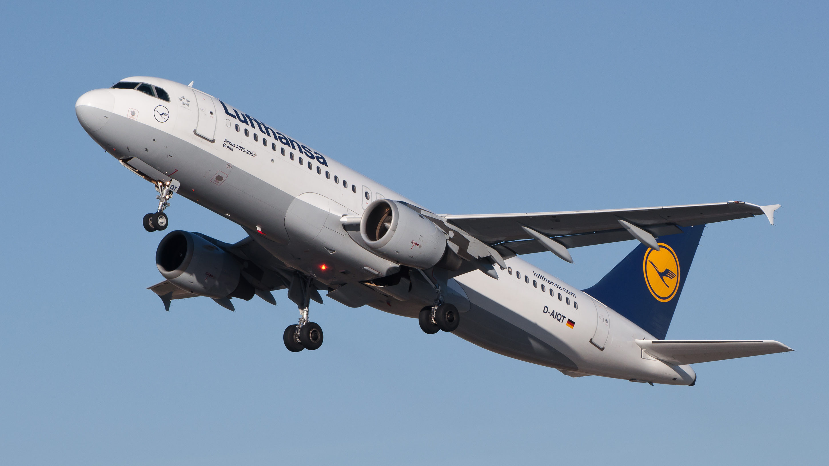 Lufthansa Airbus A320-211 D AIQT 01