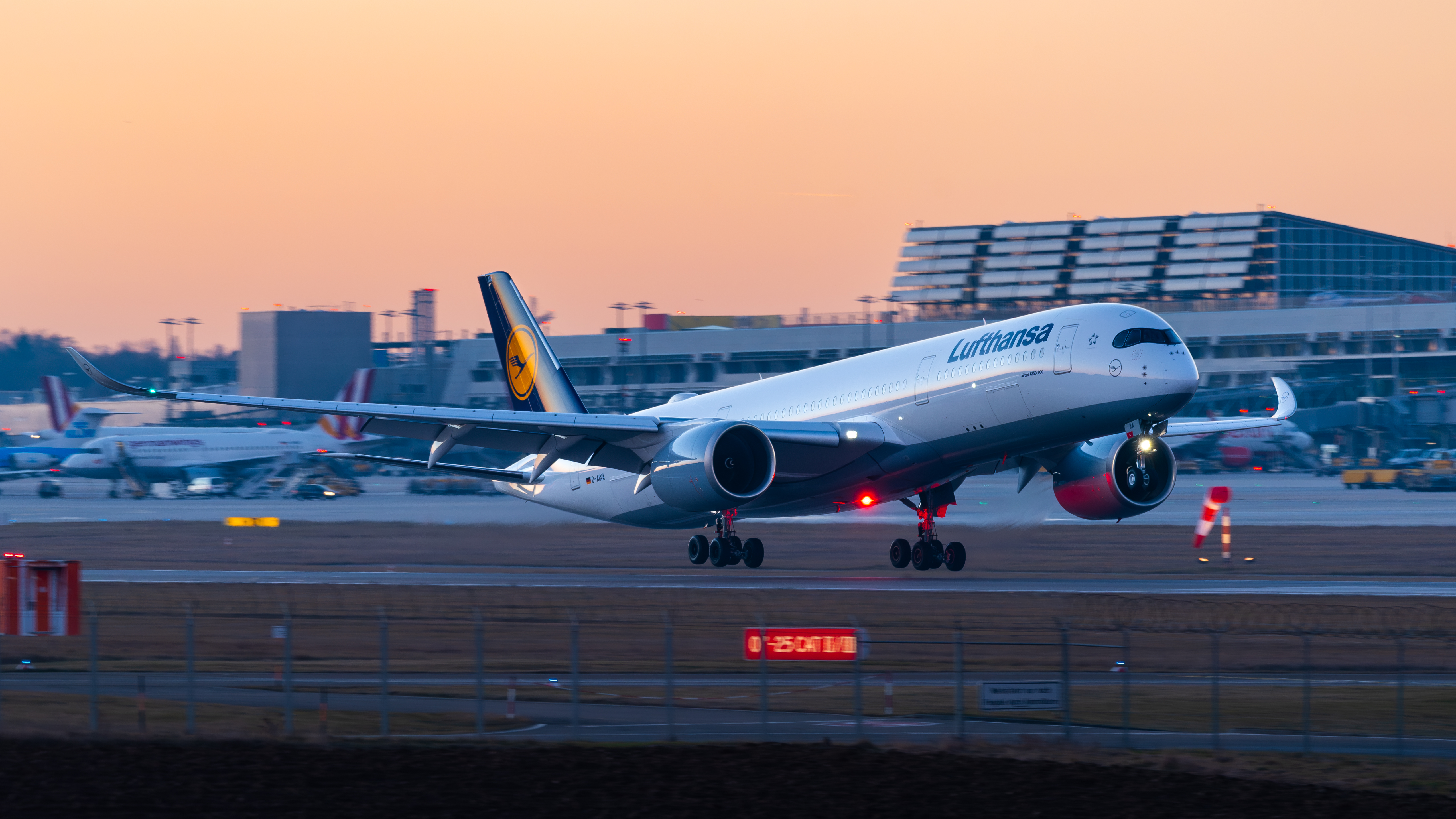 Lufthansa Airbus A350-941 D AIXA STR 2016 02