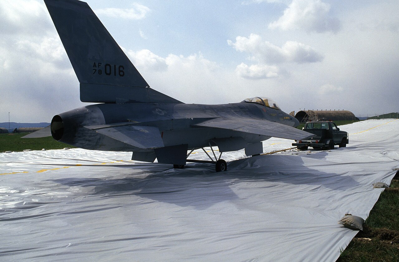 Maquete de F-16A na base aérea de Spangdahlem, 1985
