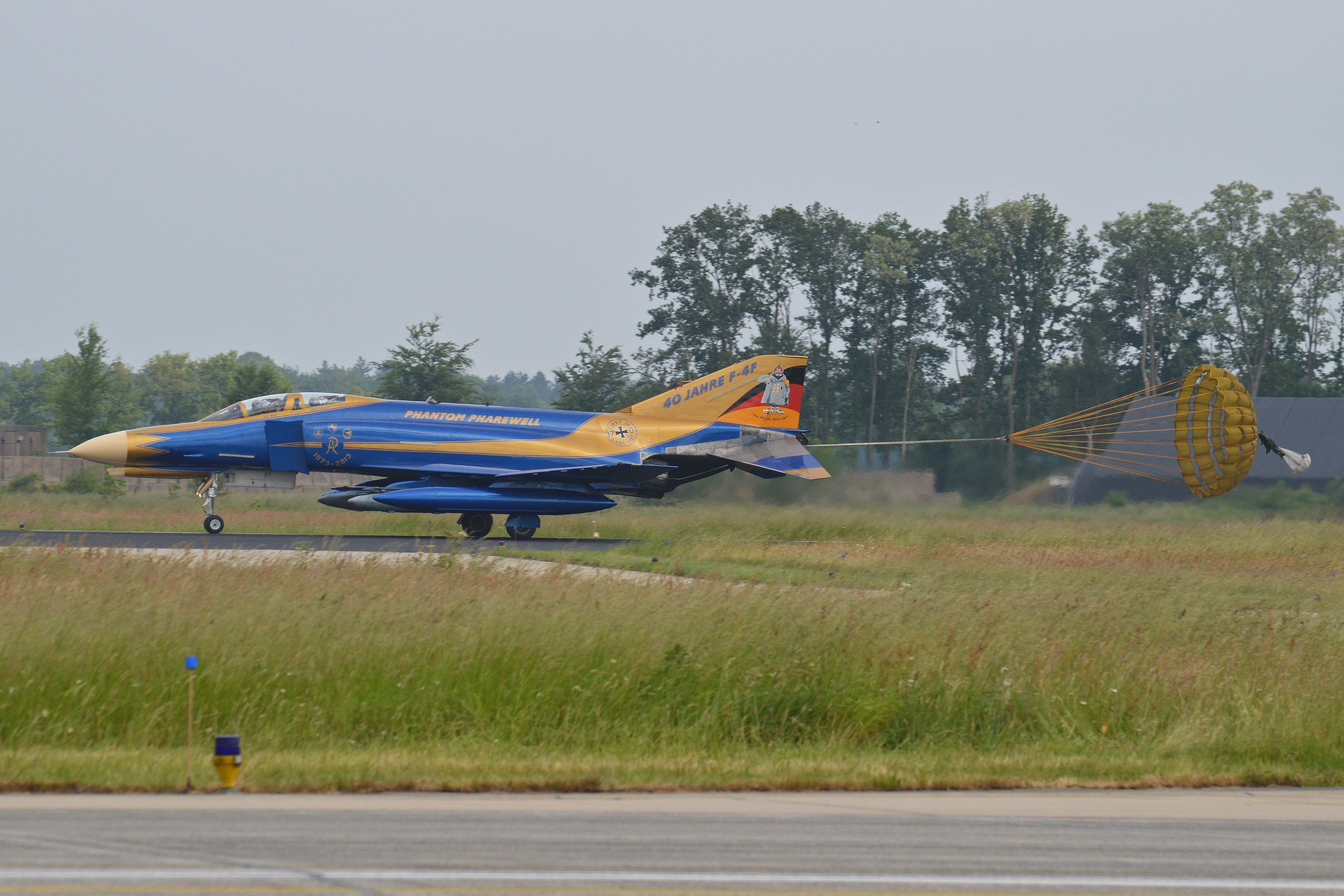 Mc D F-4F Phantom II 37 01