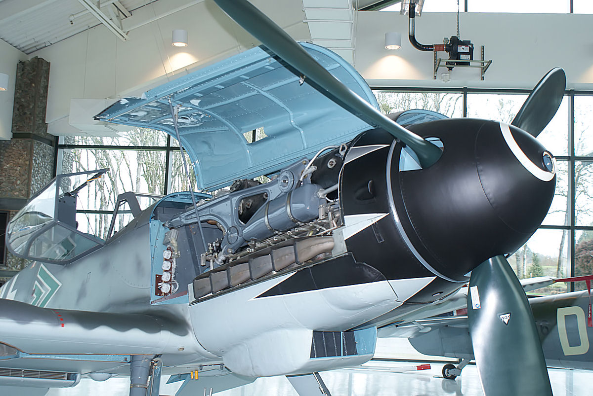 Motore del Messerschmitt Bf-109G-10 Gustav di Erich Hartmann, EASM 4Feb2010