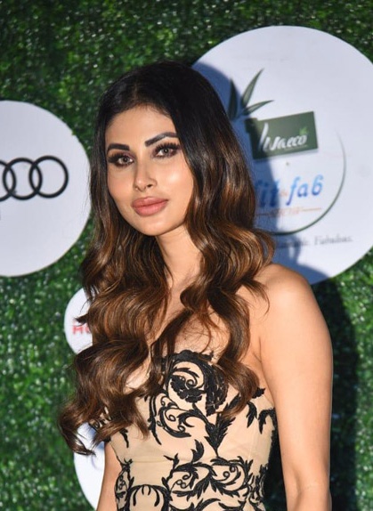 Mouni Roy snapped at Livaeco Global Spa Fit & Fab Awards 2021 (11)