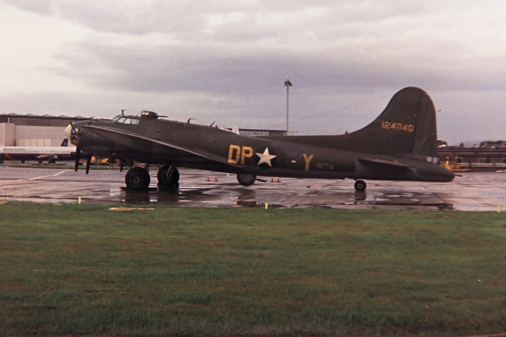 N17W B17 Flying Fortress
