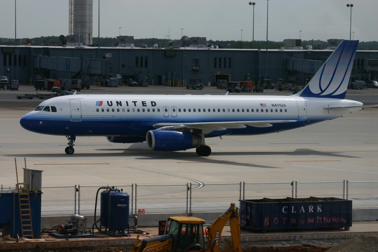 N411UA Airbus A320 United