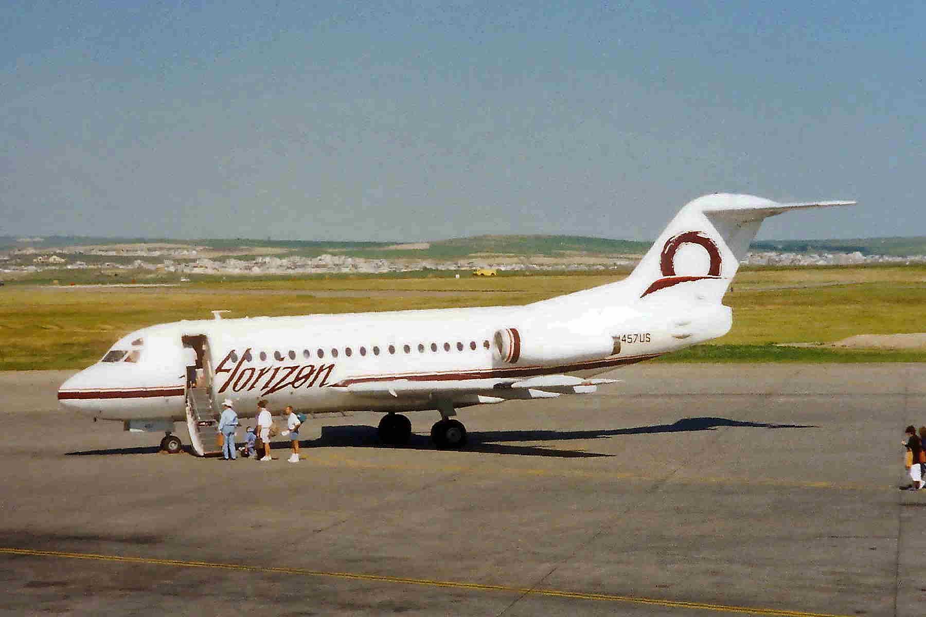 N457US F 28-1000 Horizon Air YYC 14JUL96