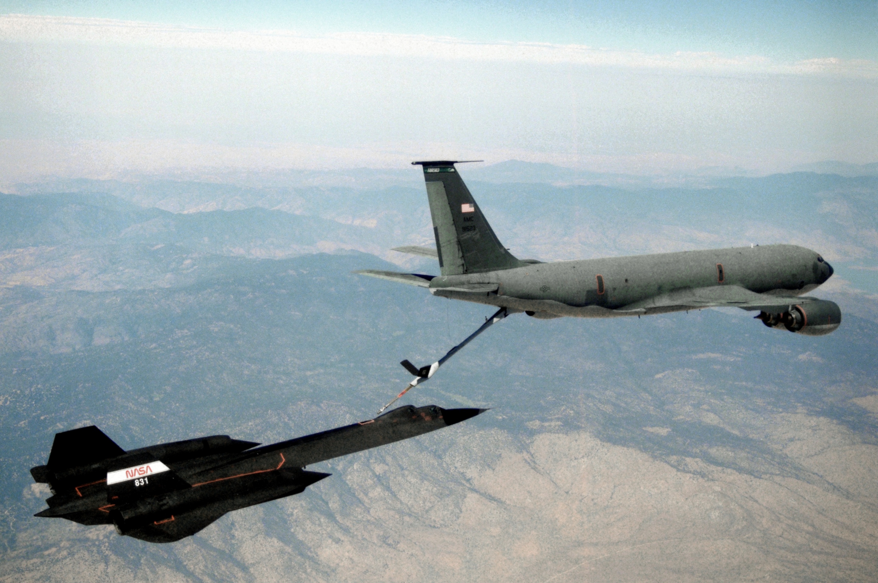 NASA SR-71B (61-7956) in rifornimento da un KC-135T, 1995