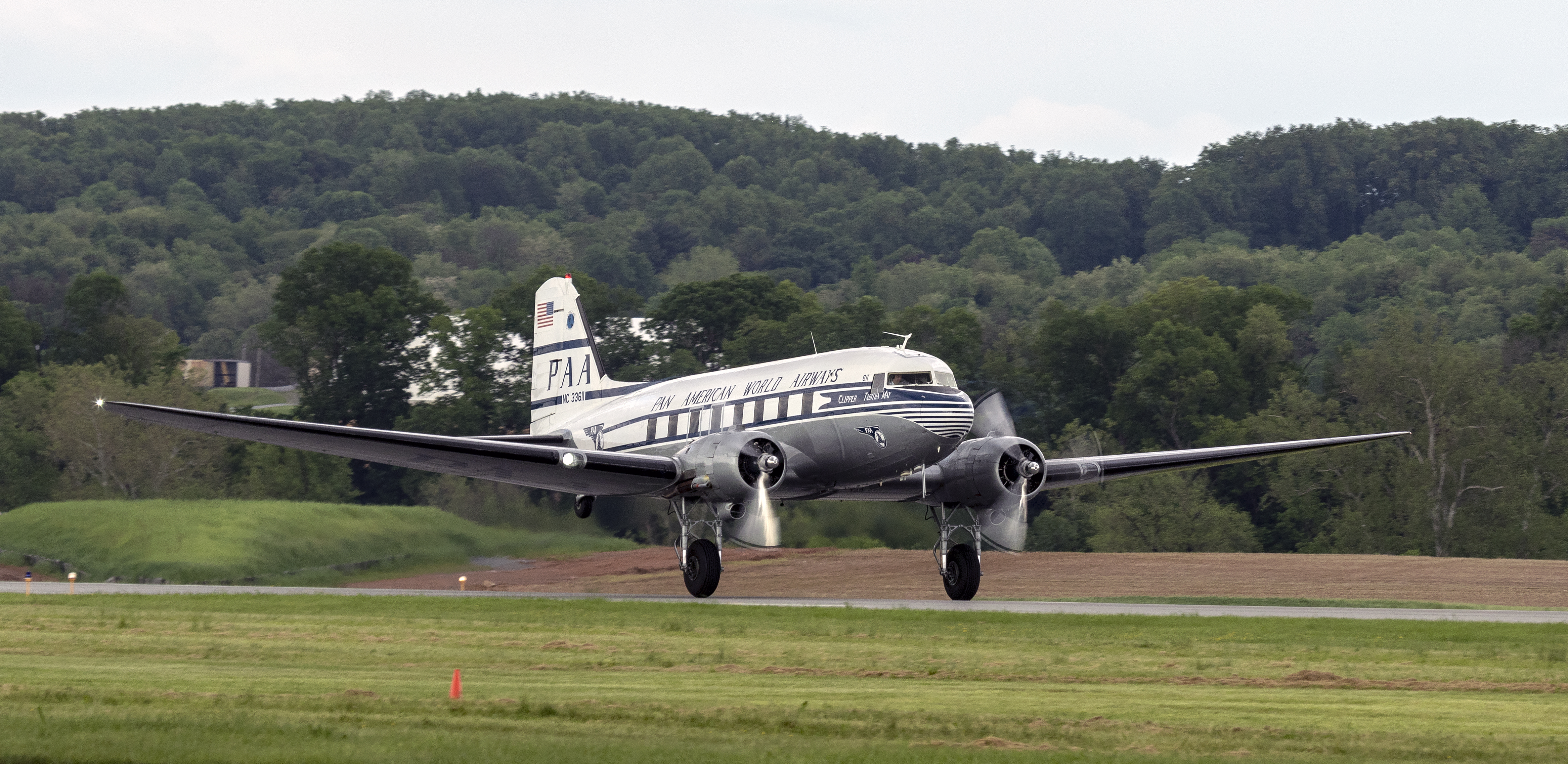 Douglas DC-3