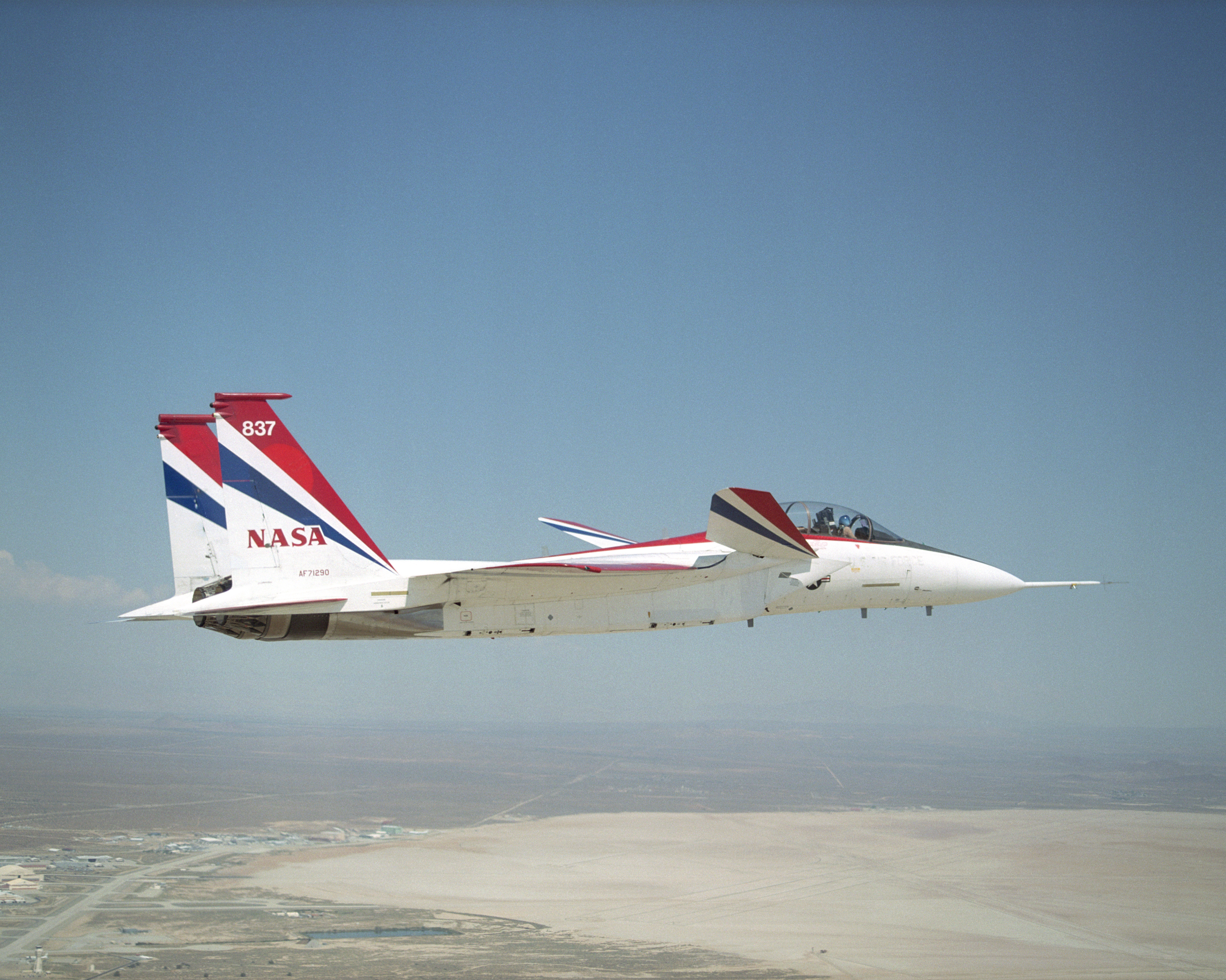 NF-15B de la NASA 837 durante un vuelo de pruebas del IFCS (EC03-0231-4)
