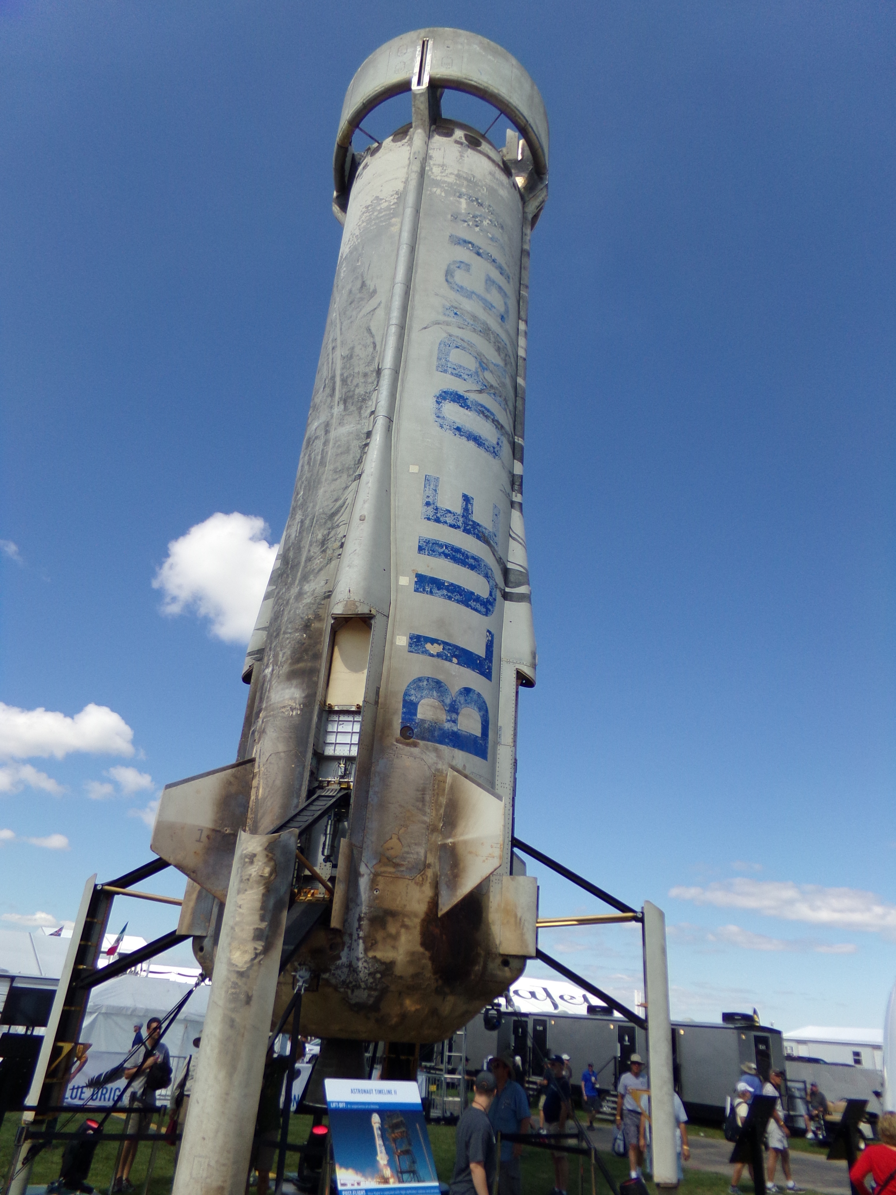 Propulsor de New Shepard en Oshkosh Airventure 2017, 02