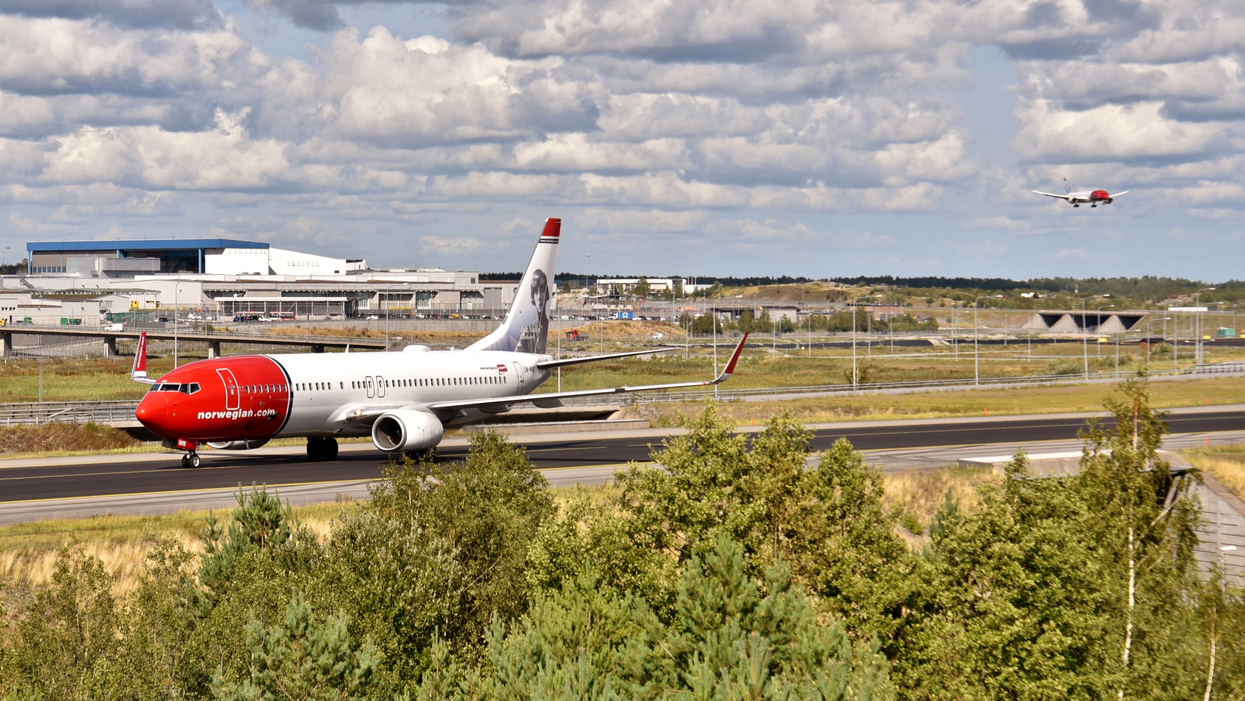¿Cuanto cuesta un boeing 737 800?