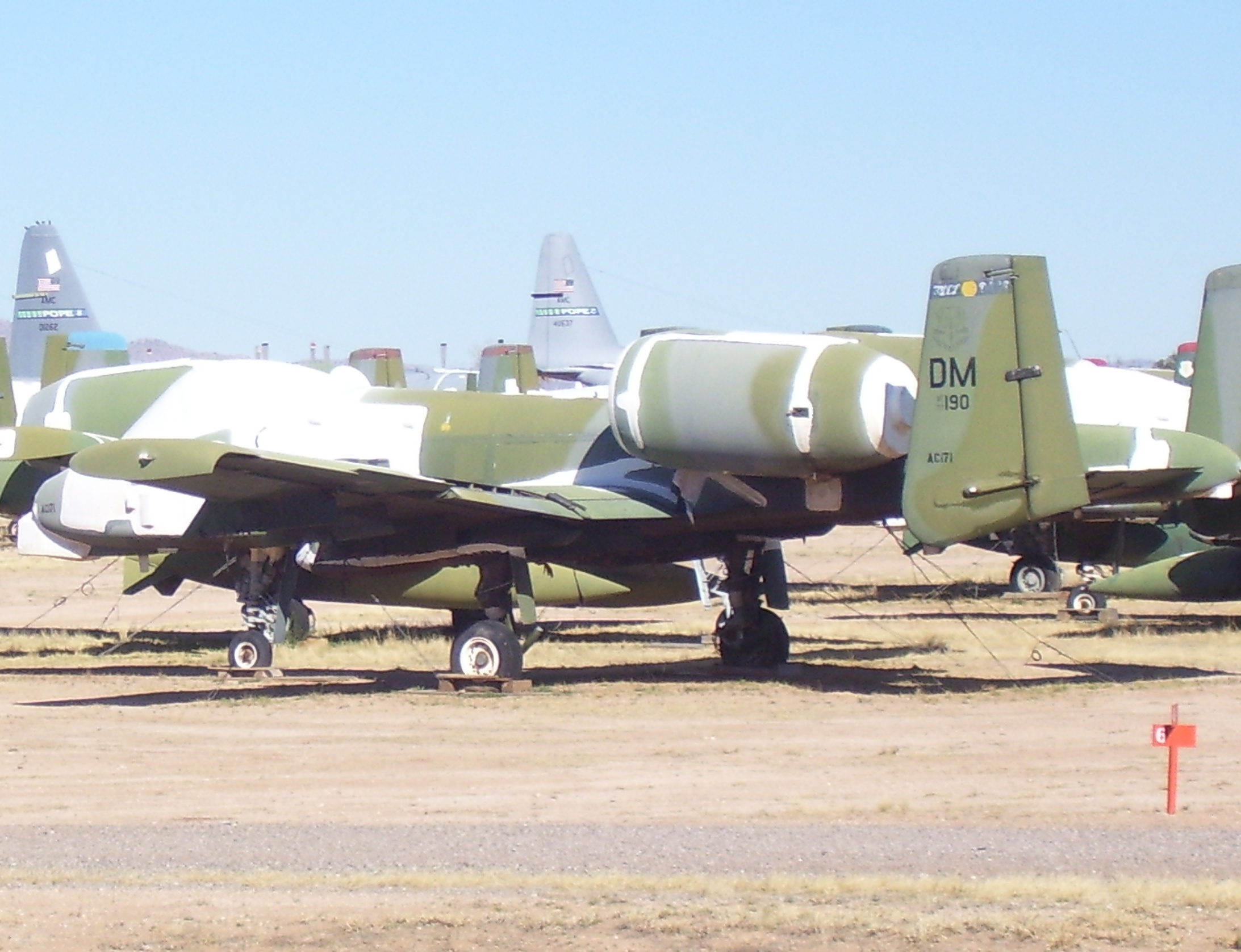 OA-10A 77-0190 en el AMARG, Base Aérea Davis-Monthan, 2007