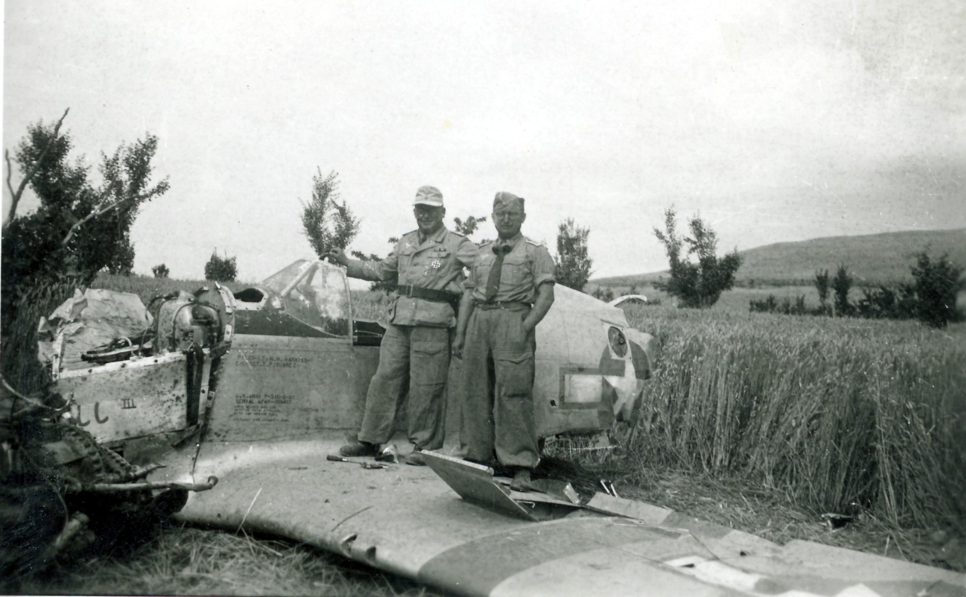 P-51C-5 NT PILOT- LT N M. HARRISS - C C- SGT T F. SUAREZ (2a)
