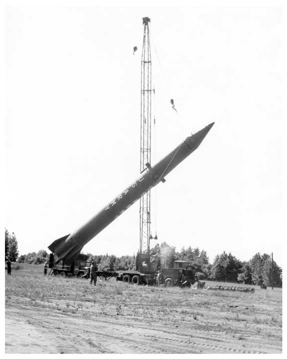 PGM-11 Redstone: missile Redstone issato sul campo (Esercito degli Stati Uniti)