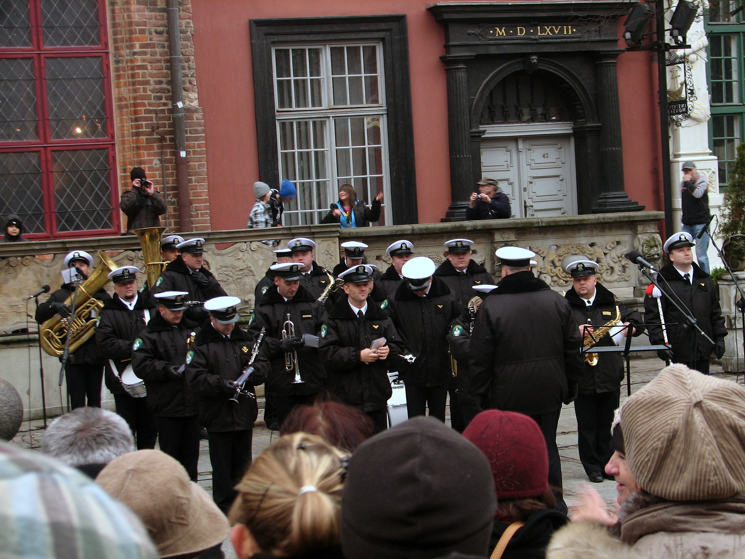 Patriotic songs with accompaniment of the Orchestra of the Polish Navy in Gdańsk during Independence Day 2010 - 02