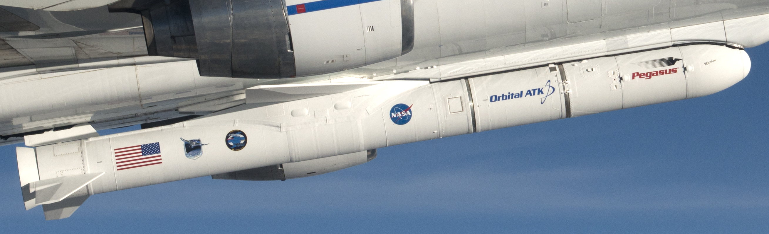 Pegasus XL bajo el Stargazer, visto desde el avión de persecución F-18