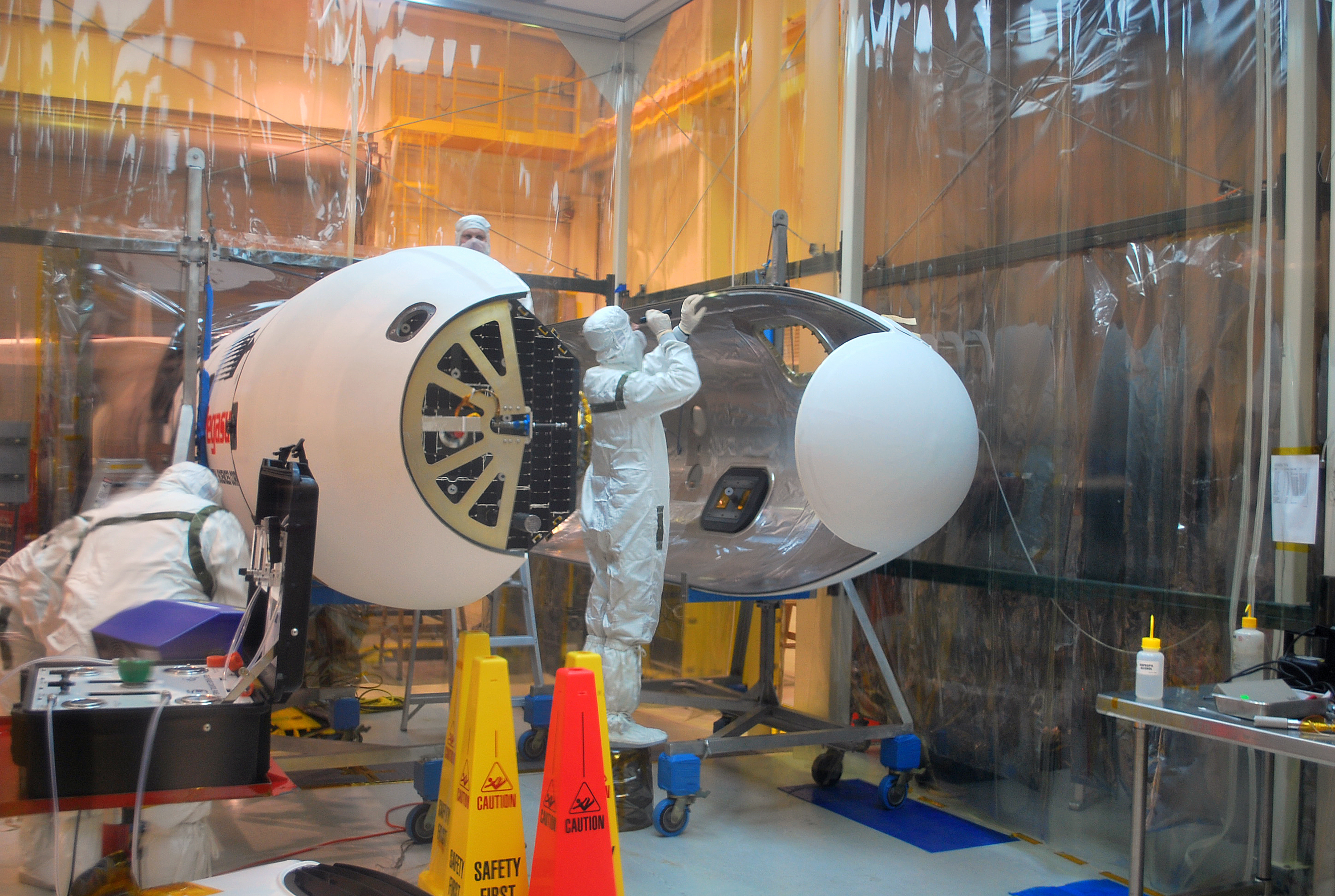 Pegasus XL con el IBEX en una sala limpia