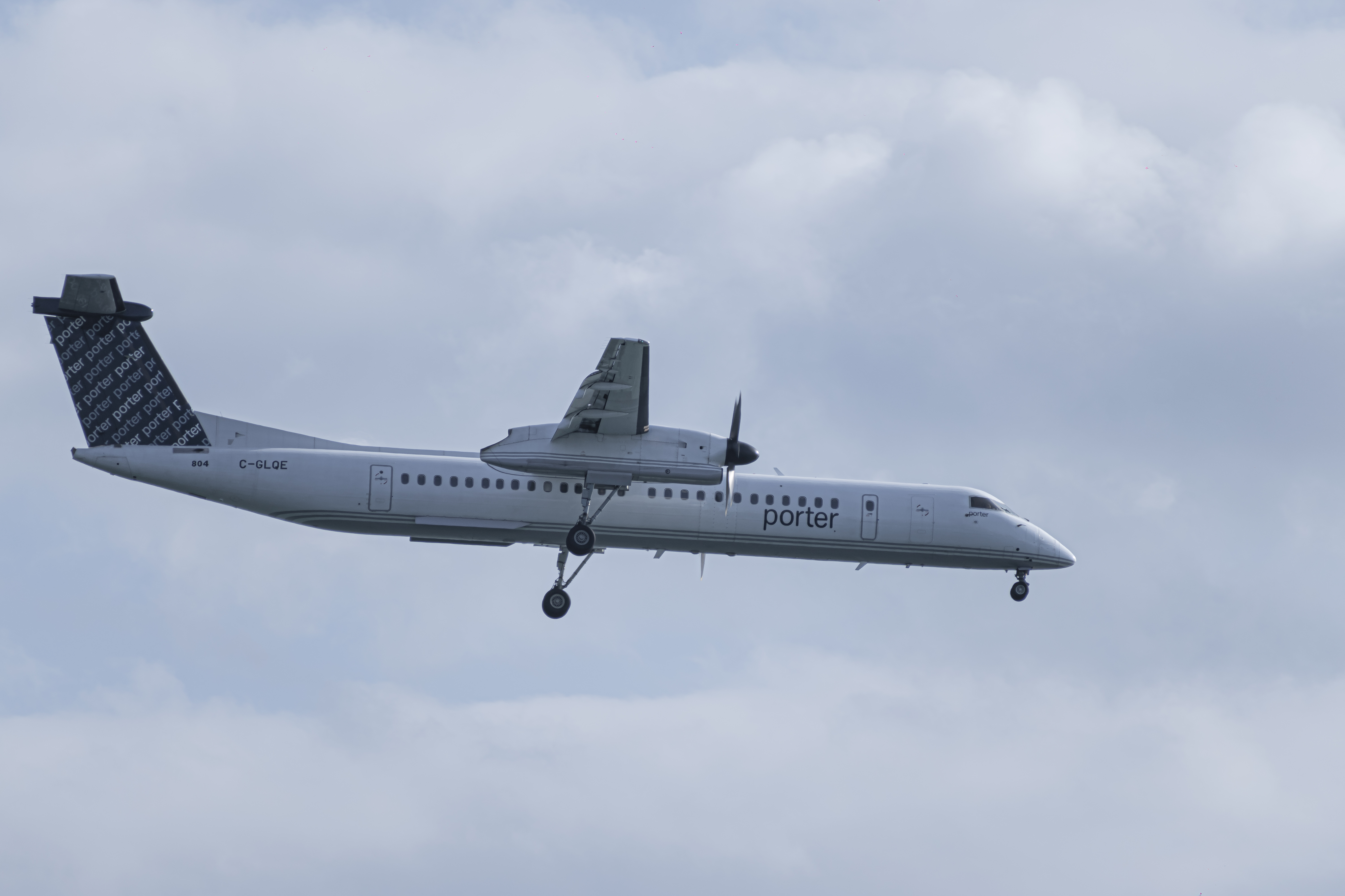 Porter Airlines (Dash 8 400) 16