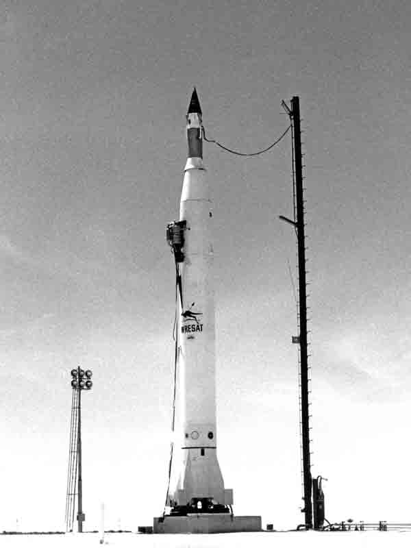 Preparativos para el lanzamiento del 29 de noviembre de 1967 del Redstone Sparta CC-2029 en Woomera, Australia, con el satélite WRESAT (2)