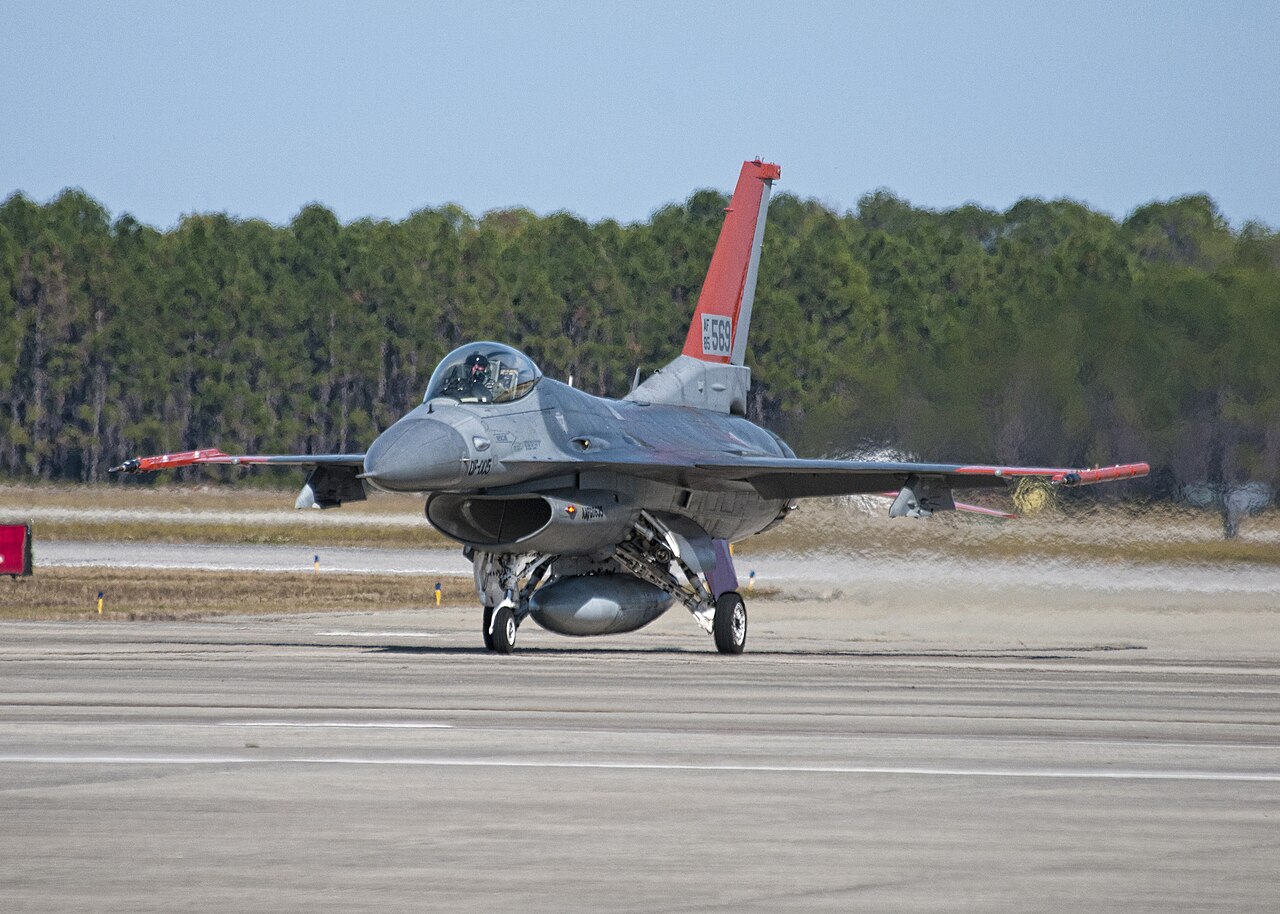 Primo QF-16, bersaglio aereo senza pilota, alla base di Tyndall, 2012