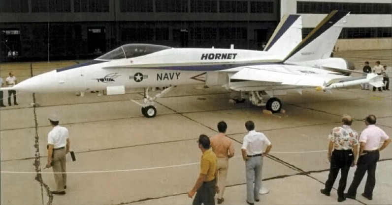 Premier prototype YF-18A Hornet exposé, 1978