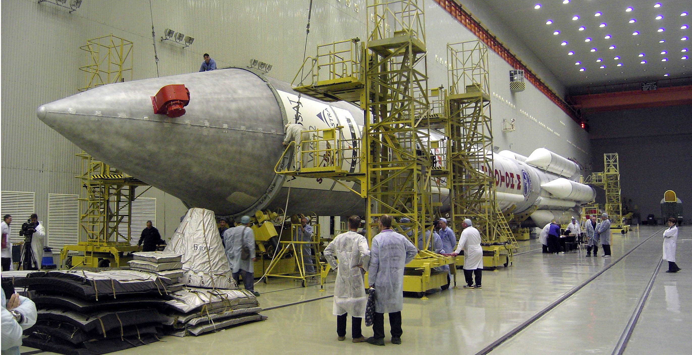 Protón M preparado para su traslado, enero de 2005 — Protón M