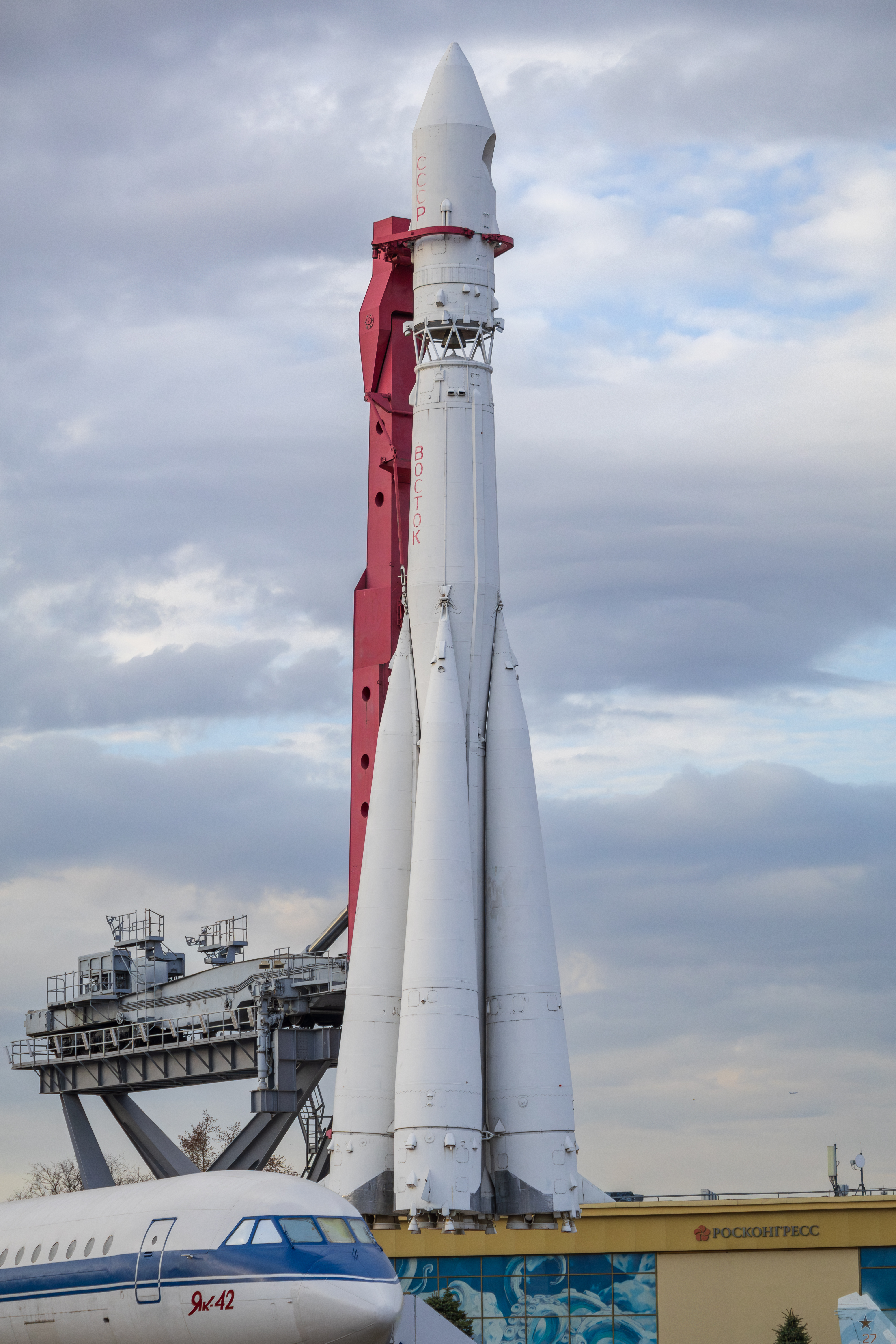 Modelo del cohete R-7/Vostok en el VDNKh, marzo de 2026 (modelo 8K72K)