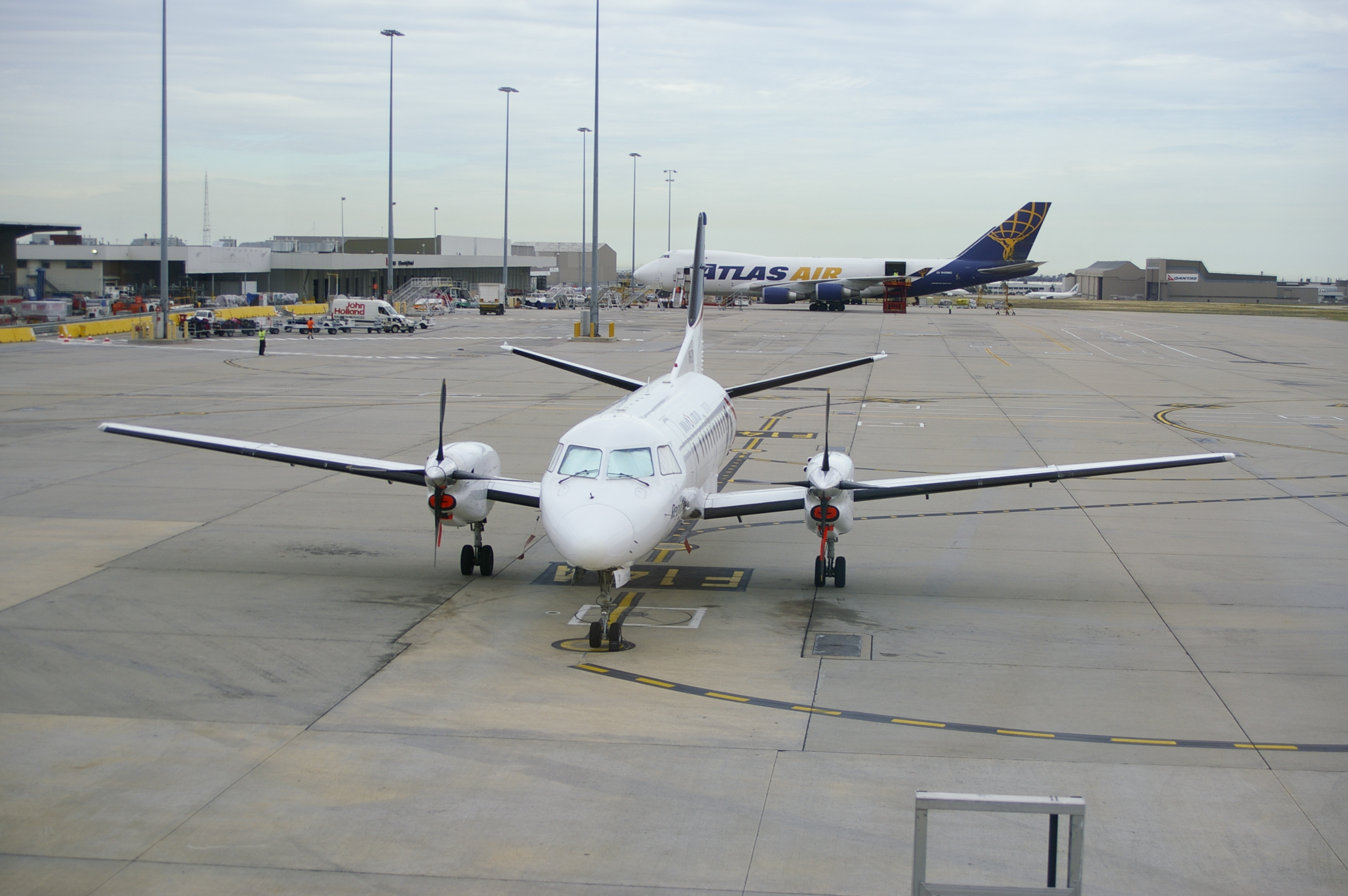 REX VH ZLY Saab 340A en el aeropuerto de Melbourne