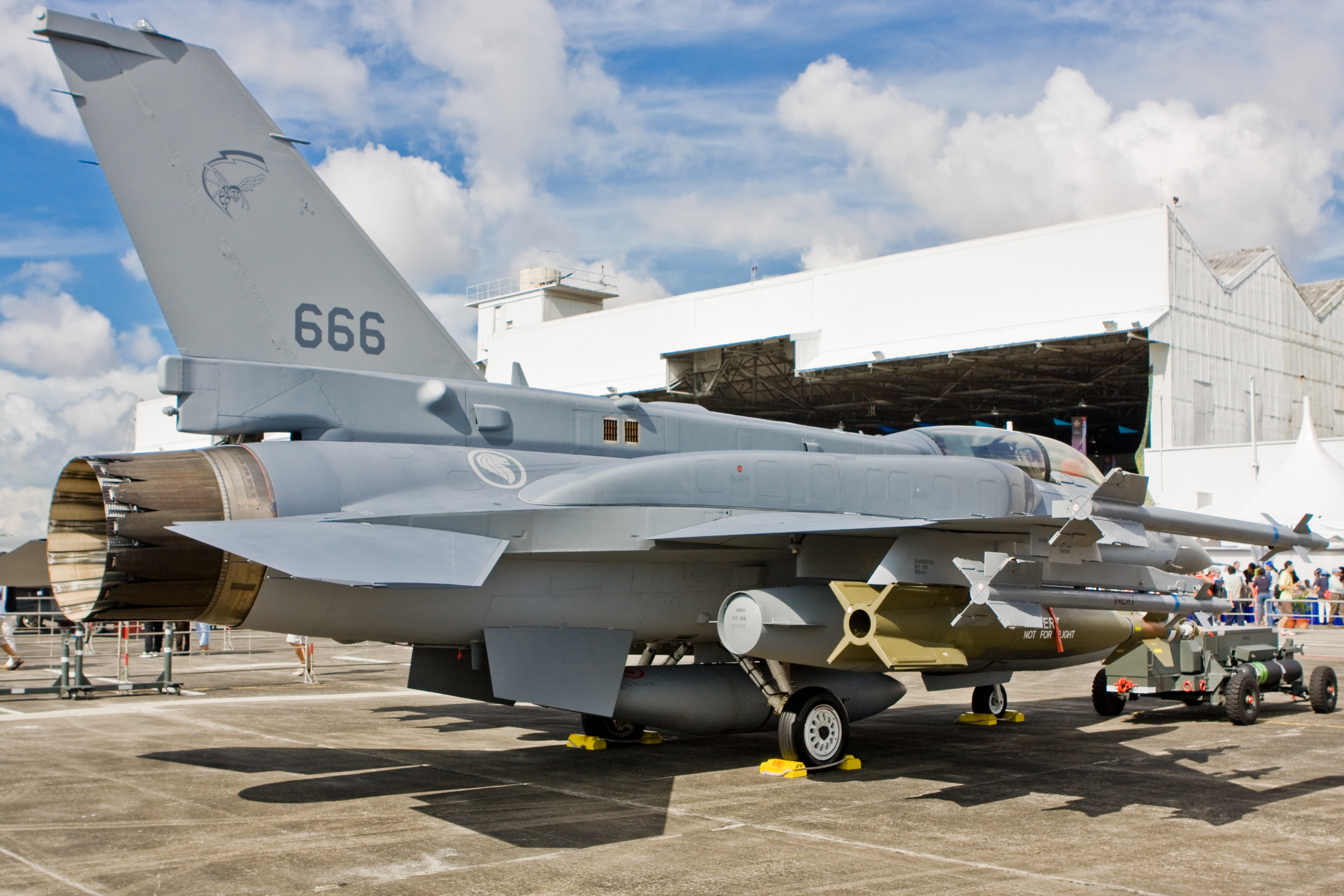 General Dynamics F-16 Fighting Falcon