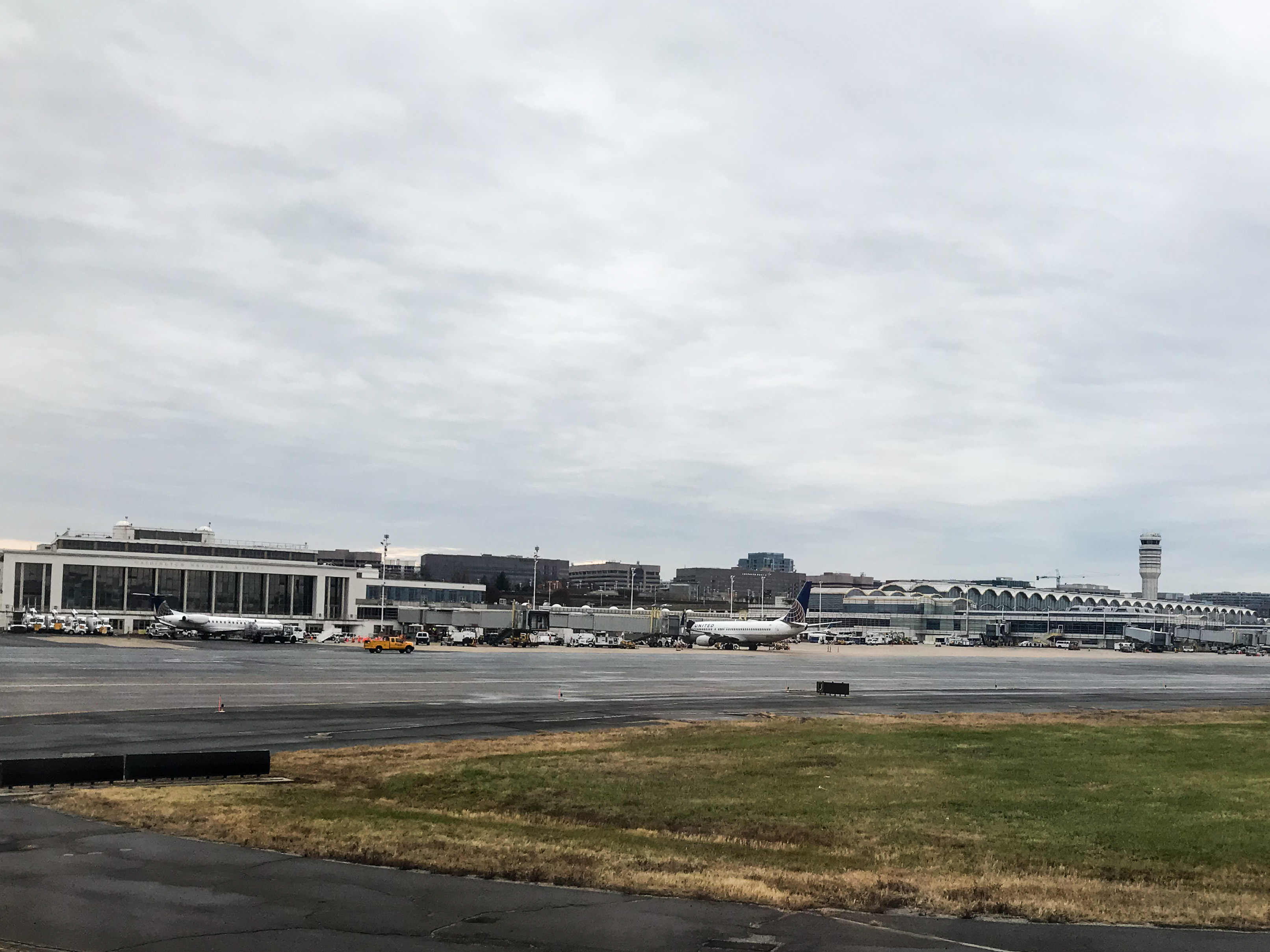 Aeroporto Nazionale Reagan dalla via di rullaggio