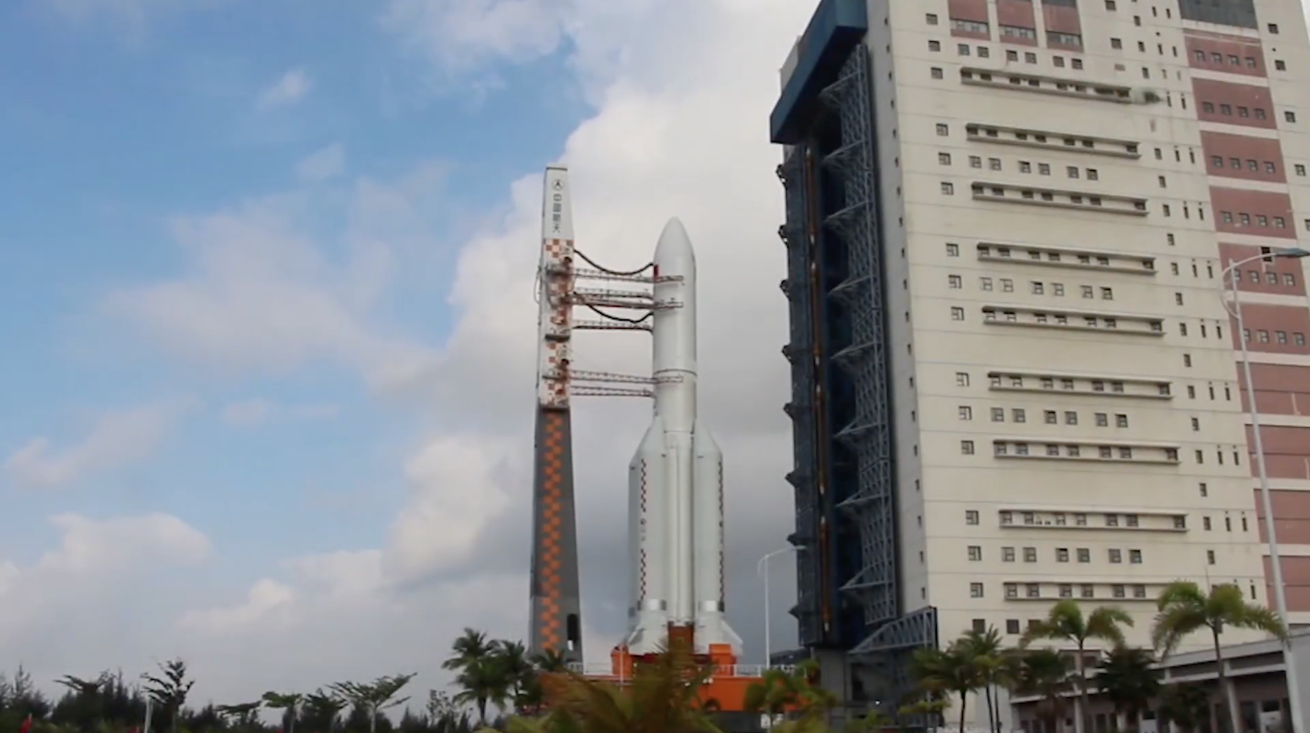 Presentación (rollout) del primer Long March 5B (Y1), mayo de 2020