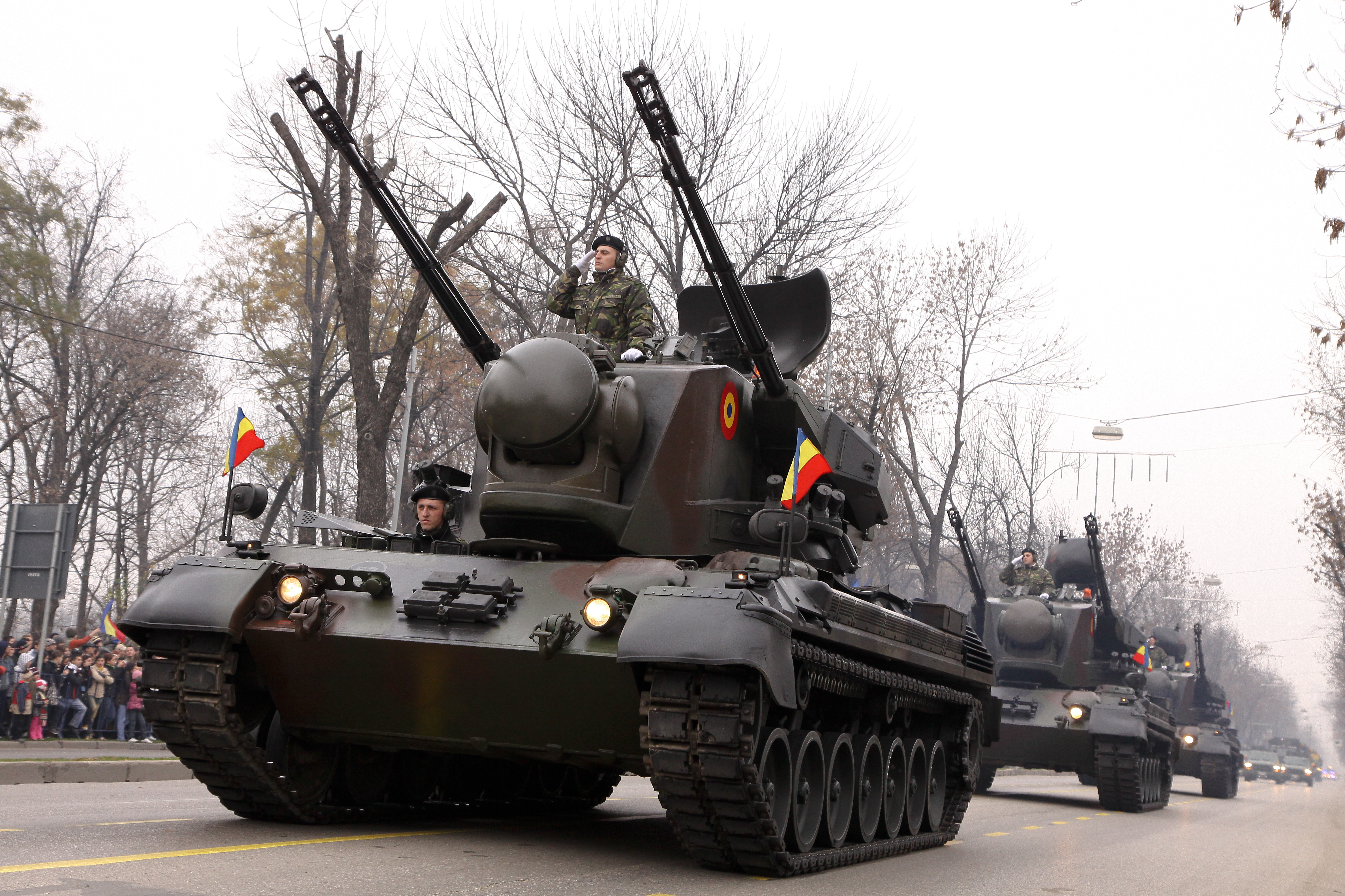 Rumänische Gepard-Flakpanzer bei der Militärparade zum Nationalfeiertag Rumäniens