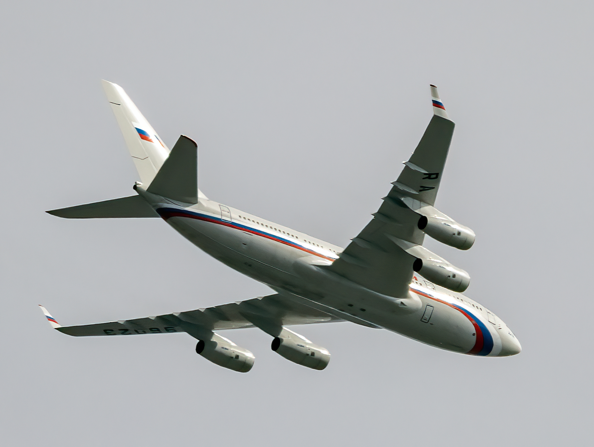 Rossiya Special Flight Ilyushin IL-96-300 RA-96023 MD1